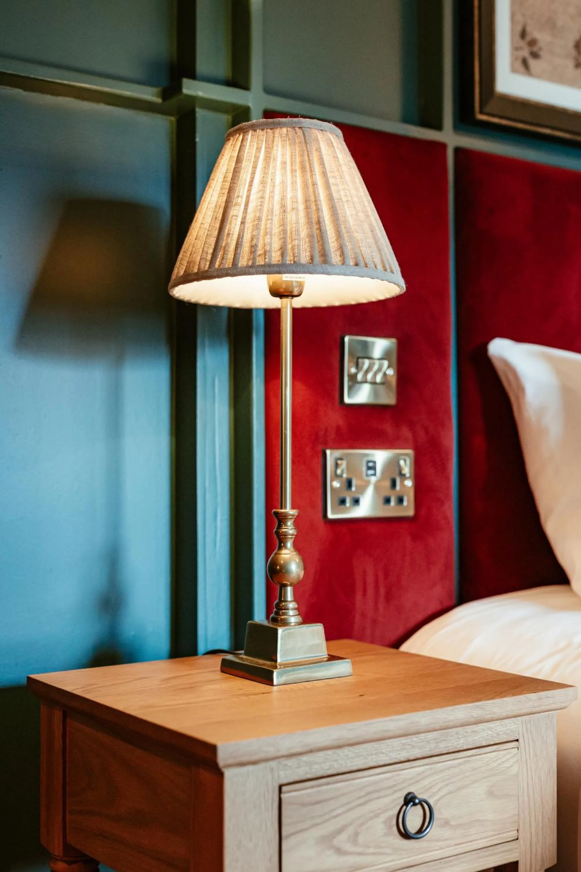 Bed in Hand & Flower