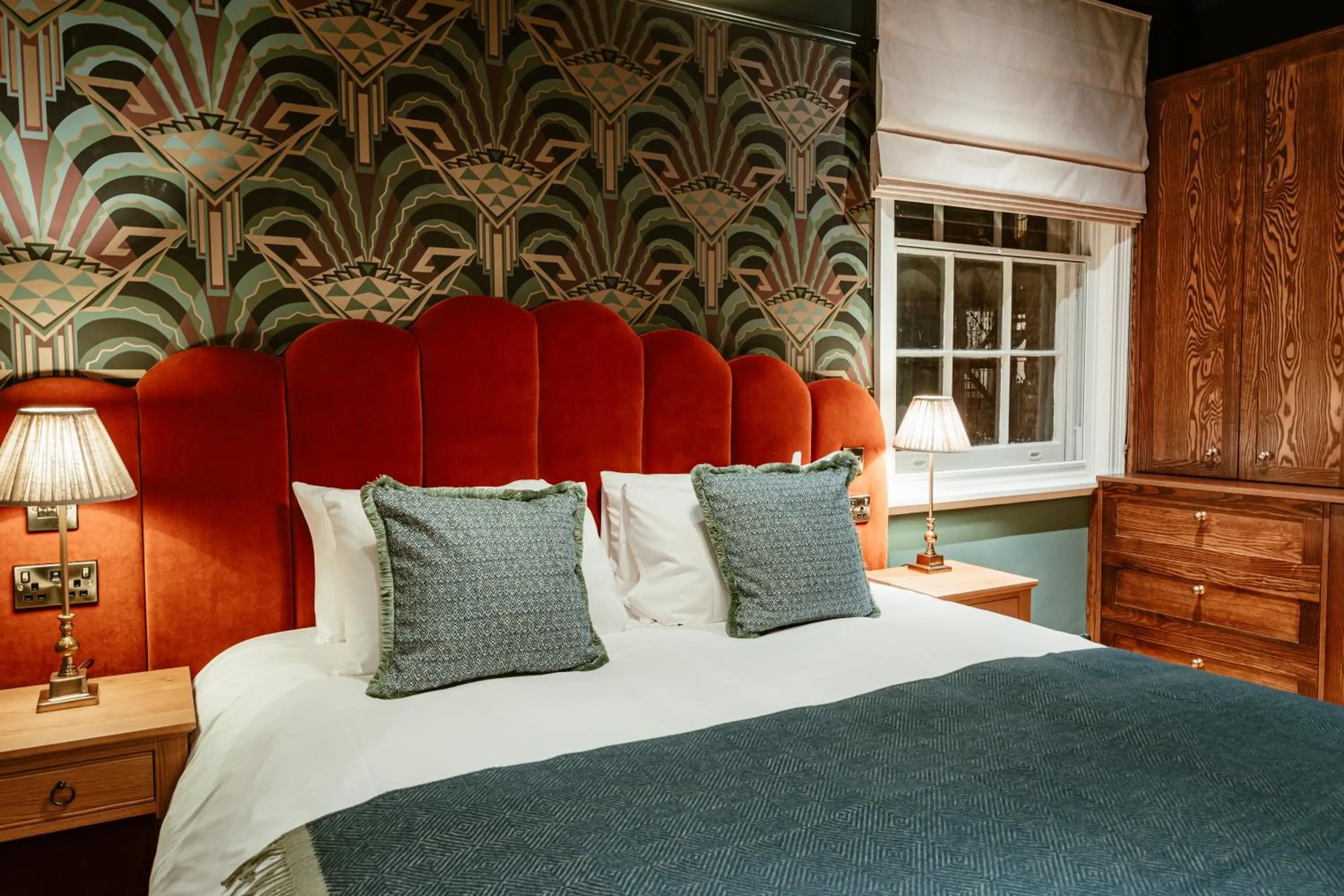 Bed in Hand & Flower