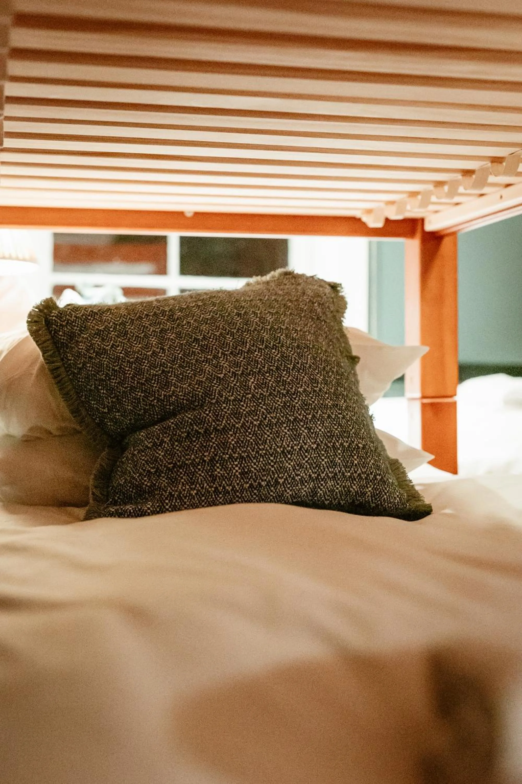 Bed in Hand & Flower