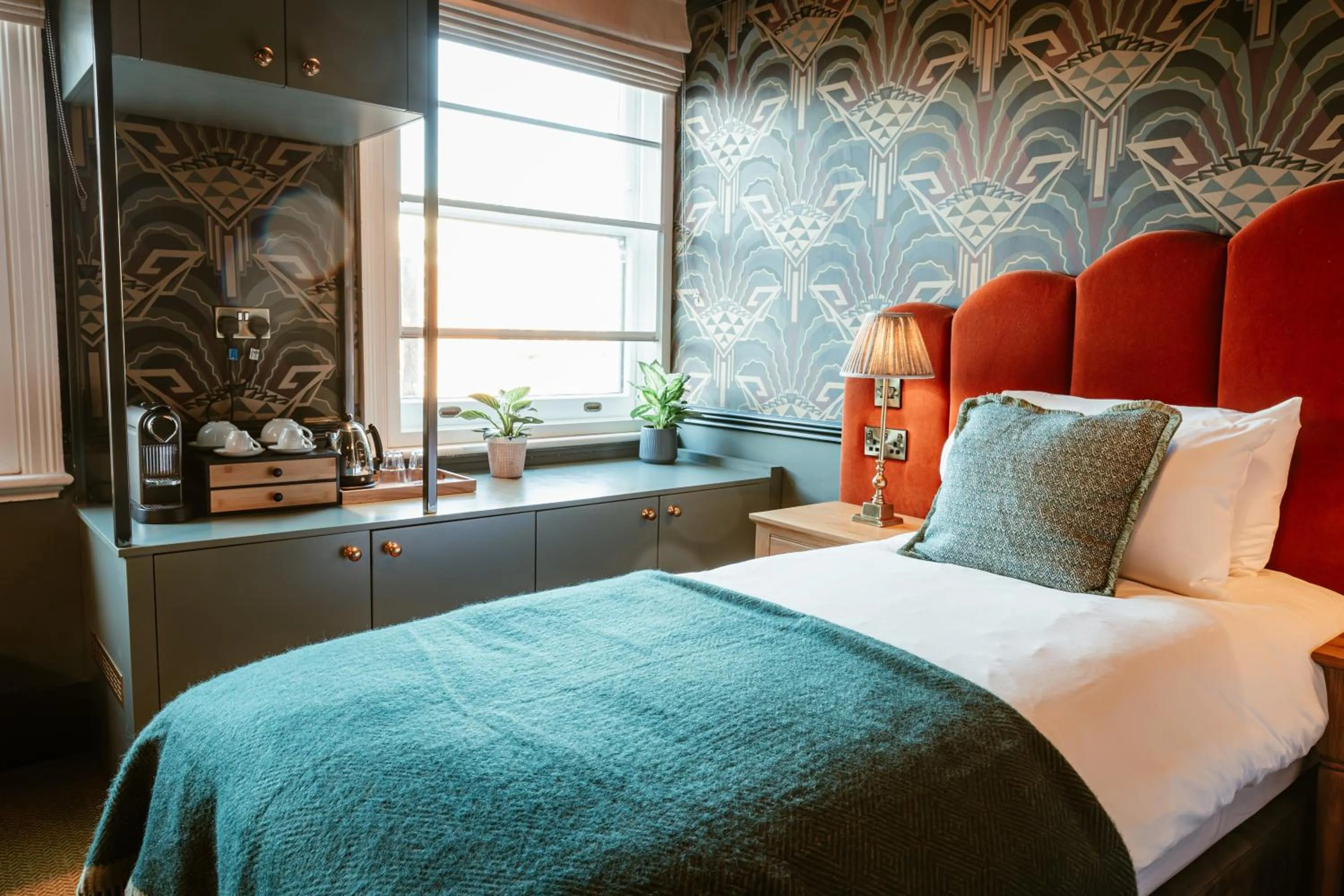 Bed in Hand & Flower