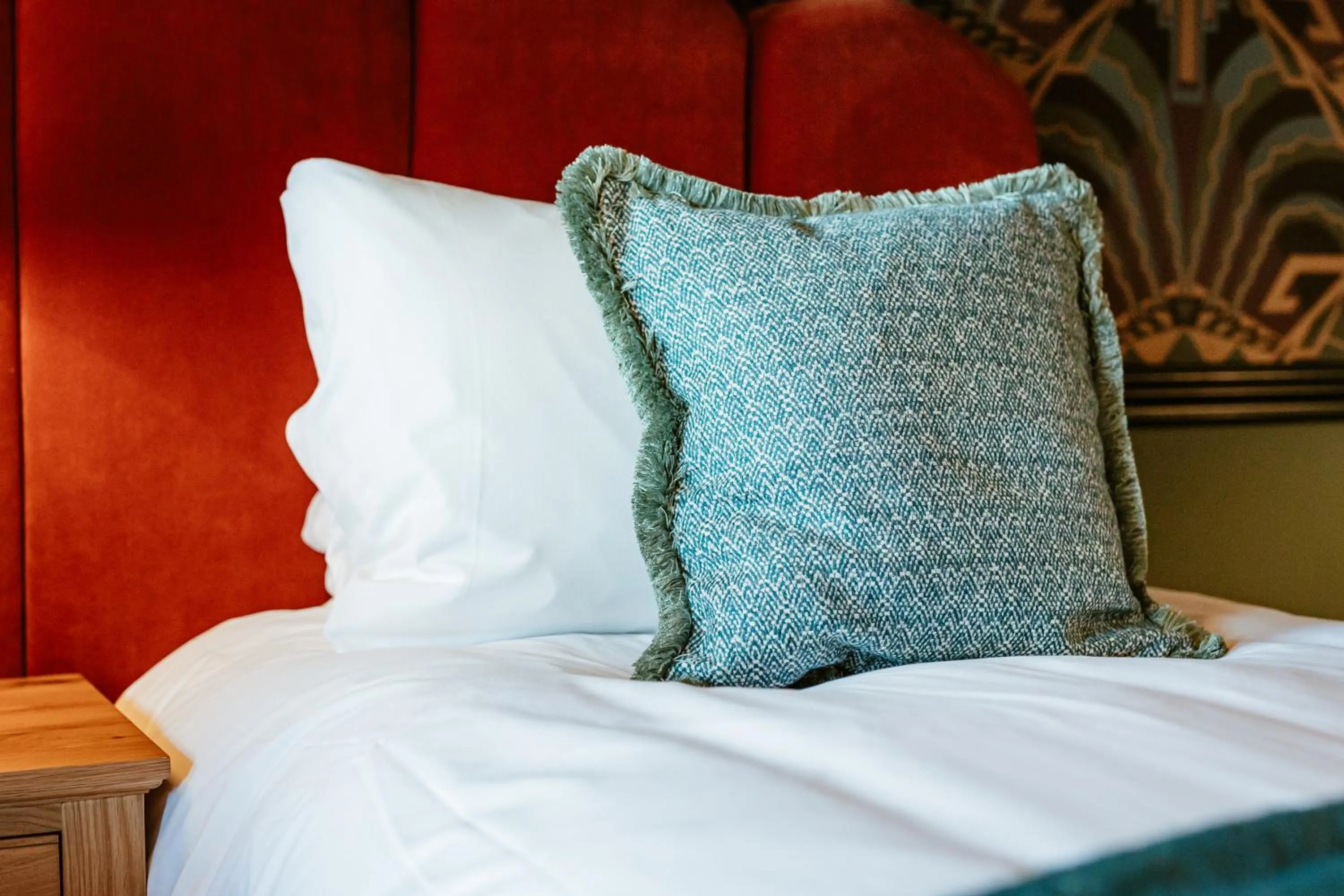 Bed in Hand & Flower