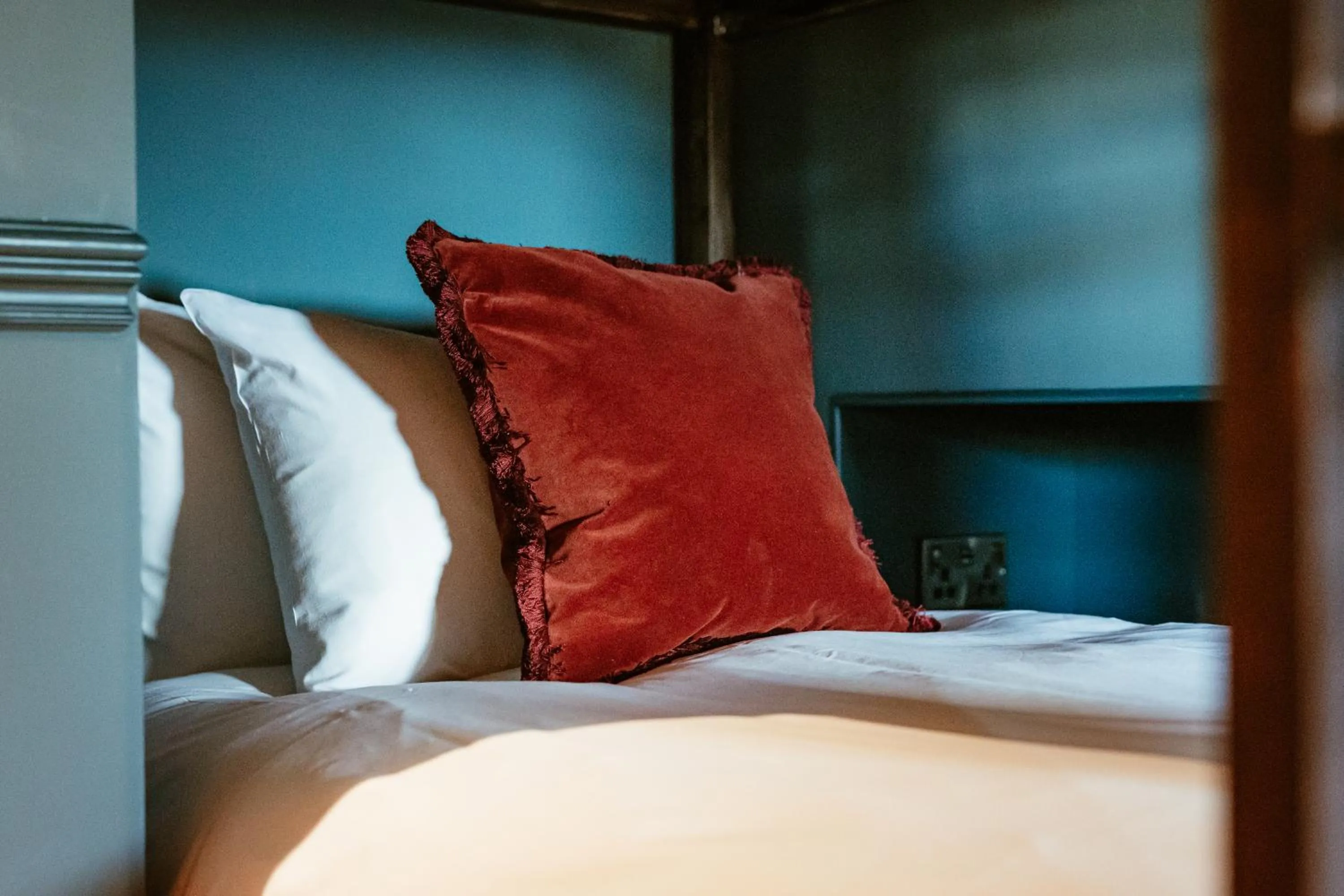 Bed in Hand & Flower