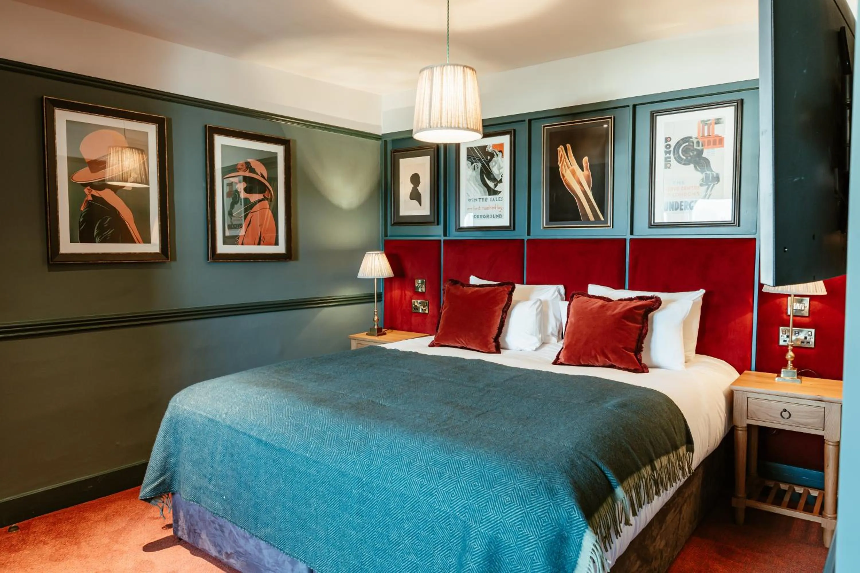 Bed in Hand & Flower