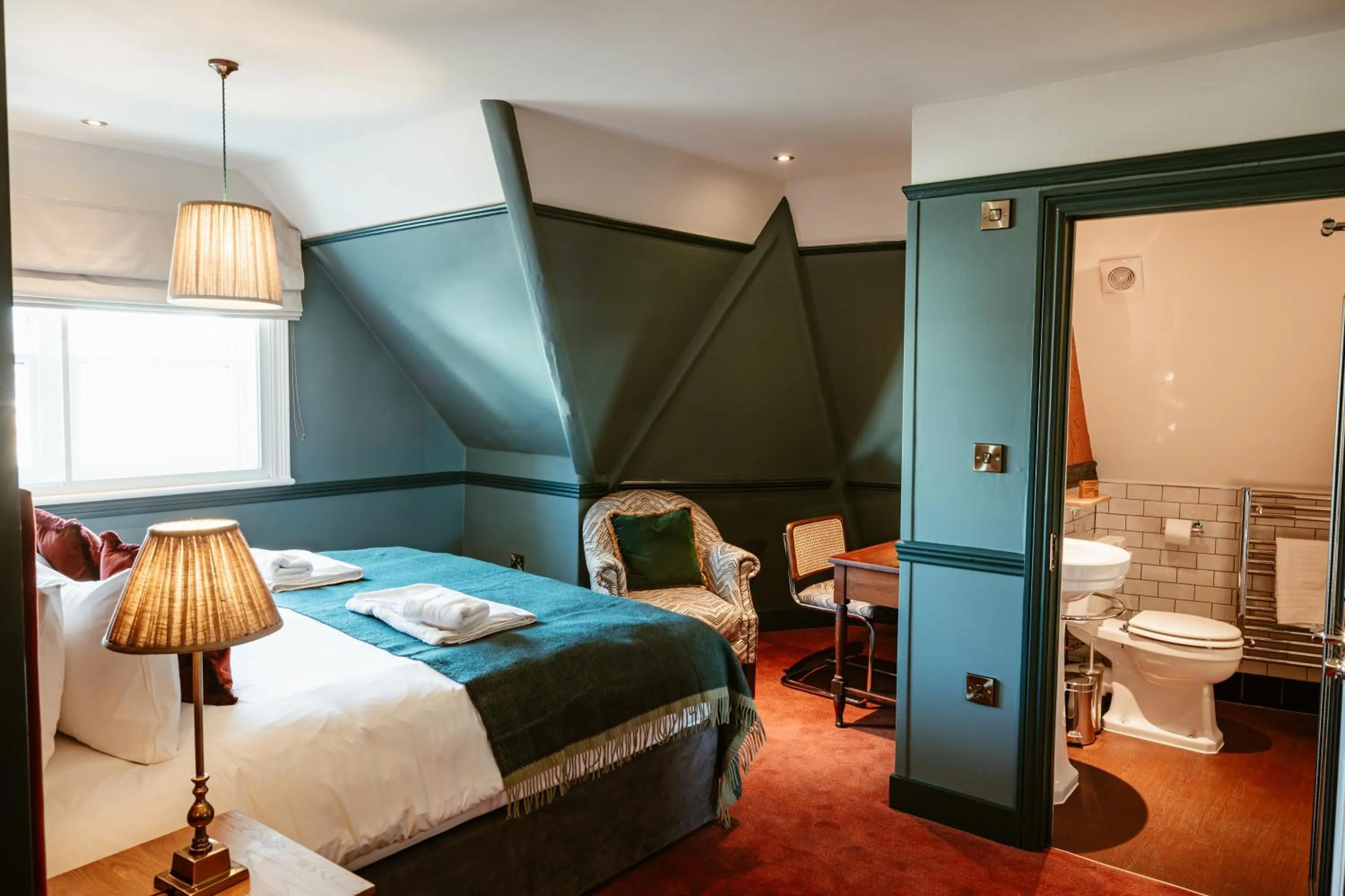 Bed in Hand & Flower