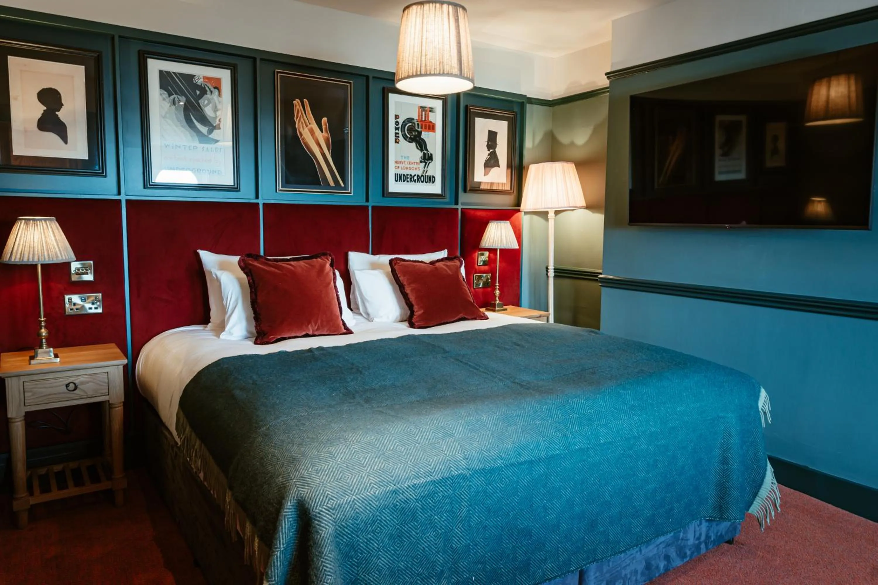 Bed in Hand & Flower