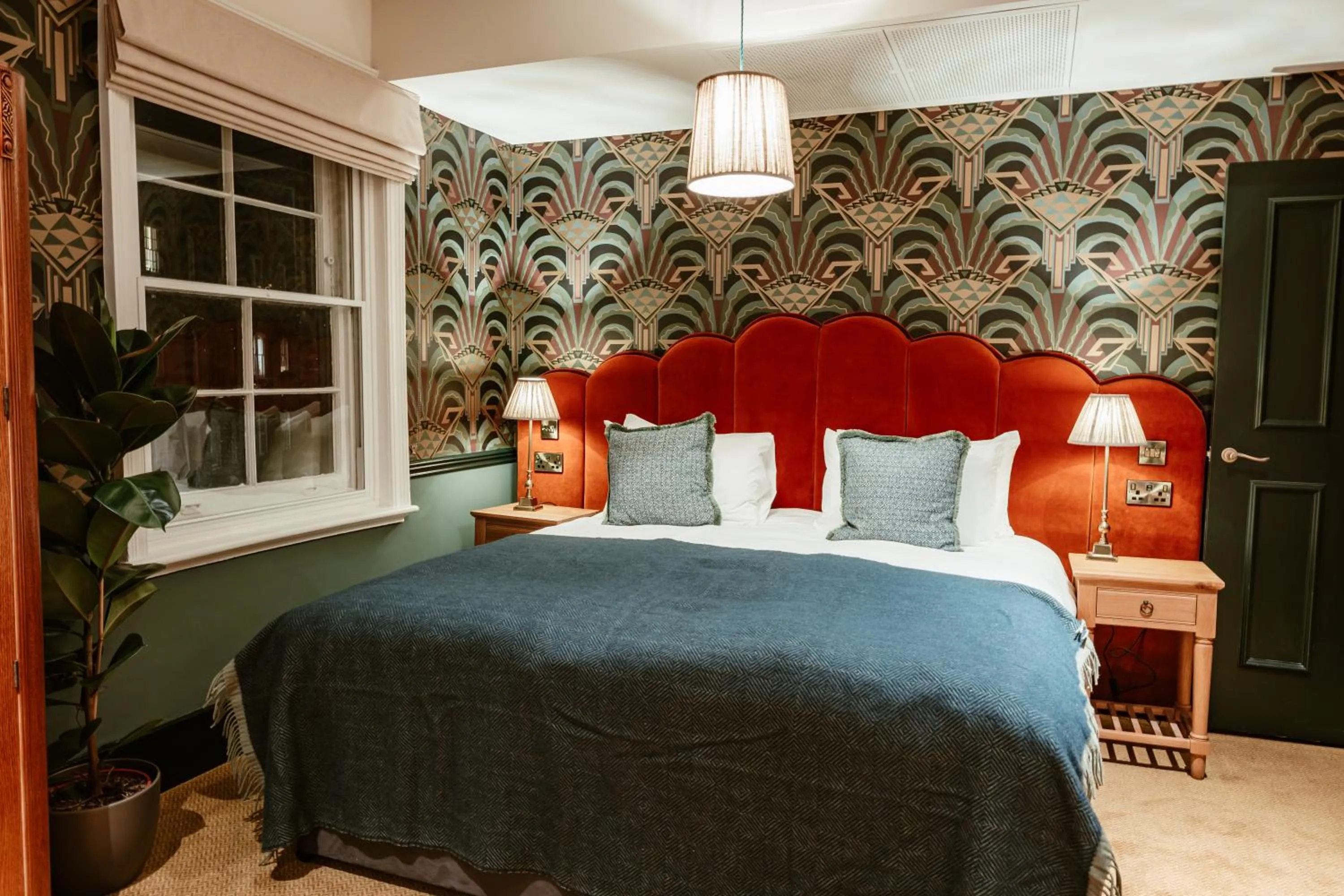 Bed in Hand & Flower