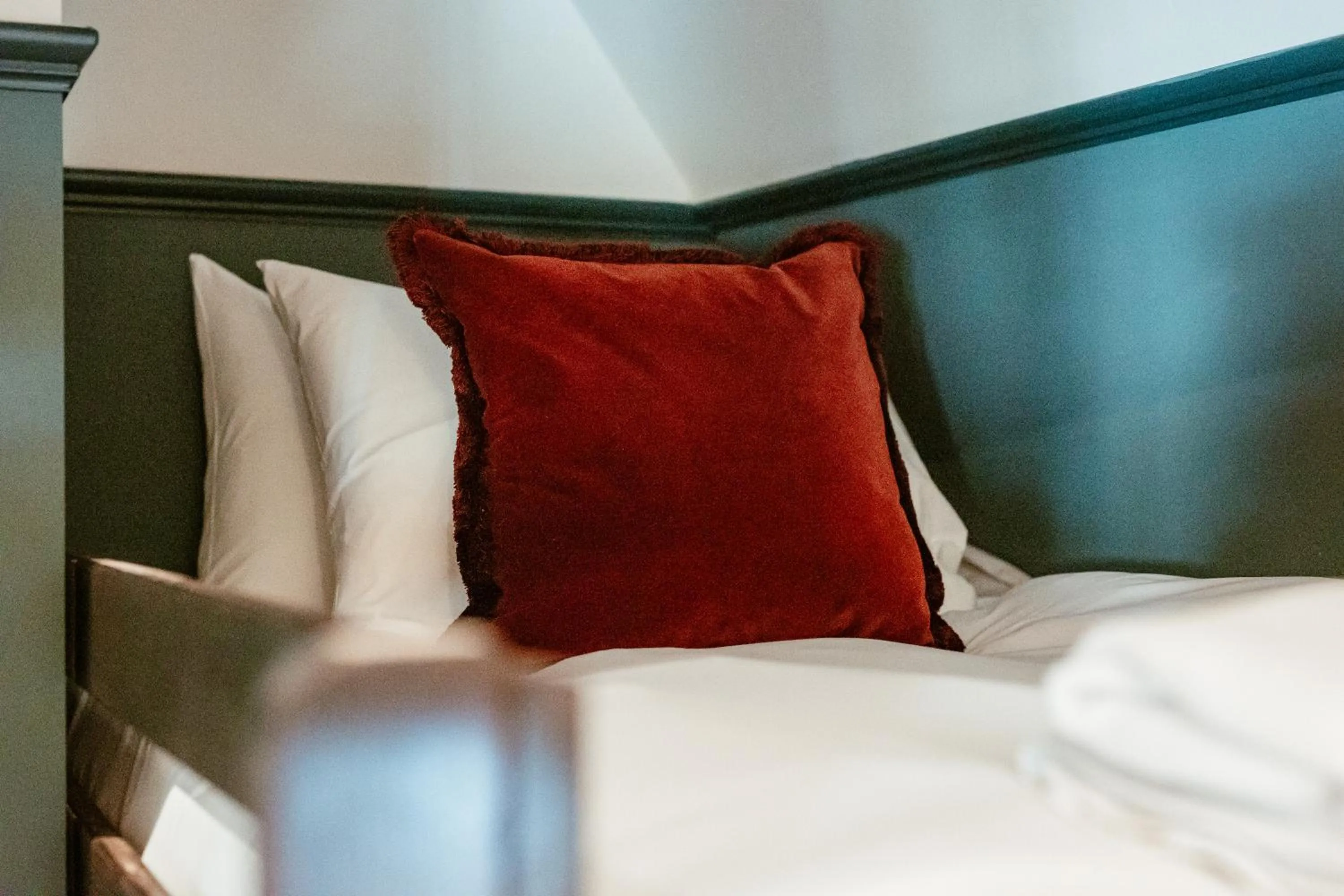 Bed in Hand & Flower