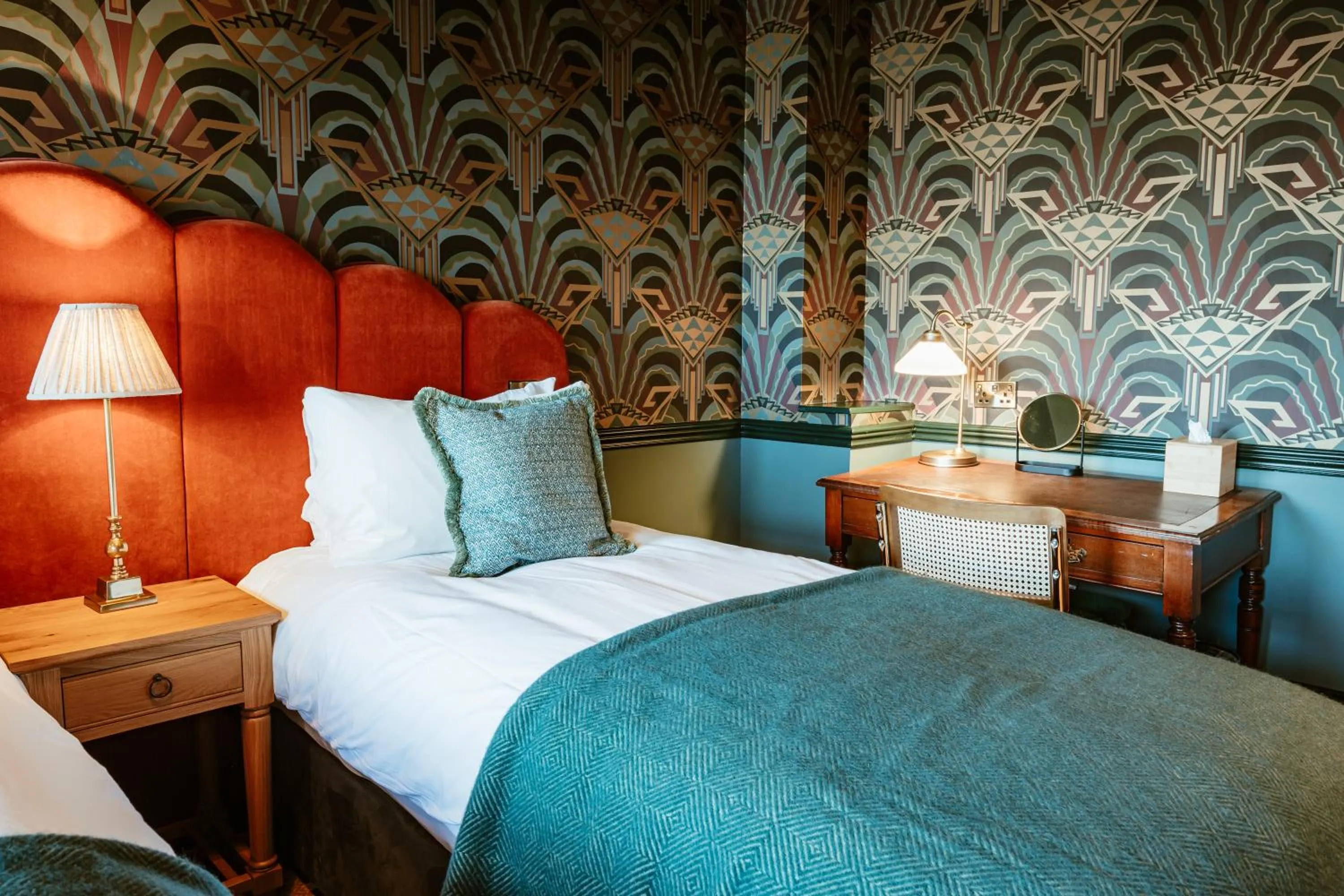 Bed in Hand & Flower