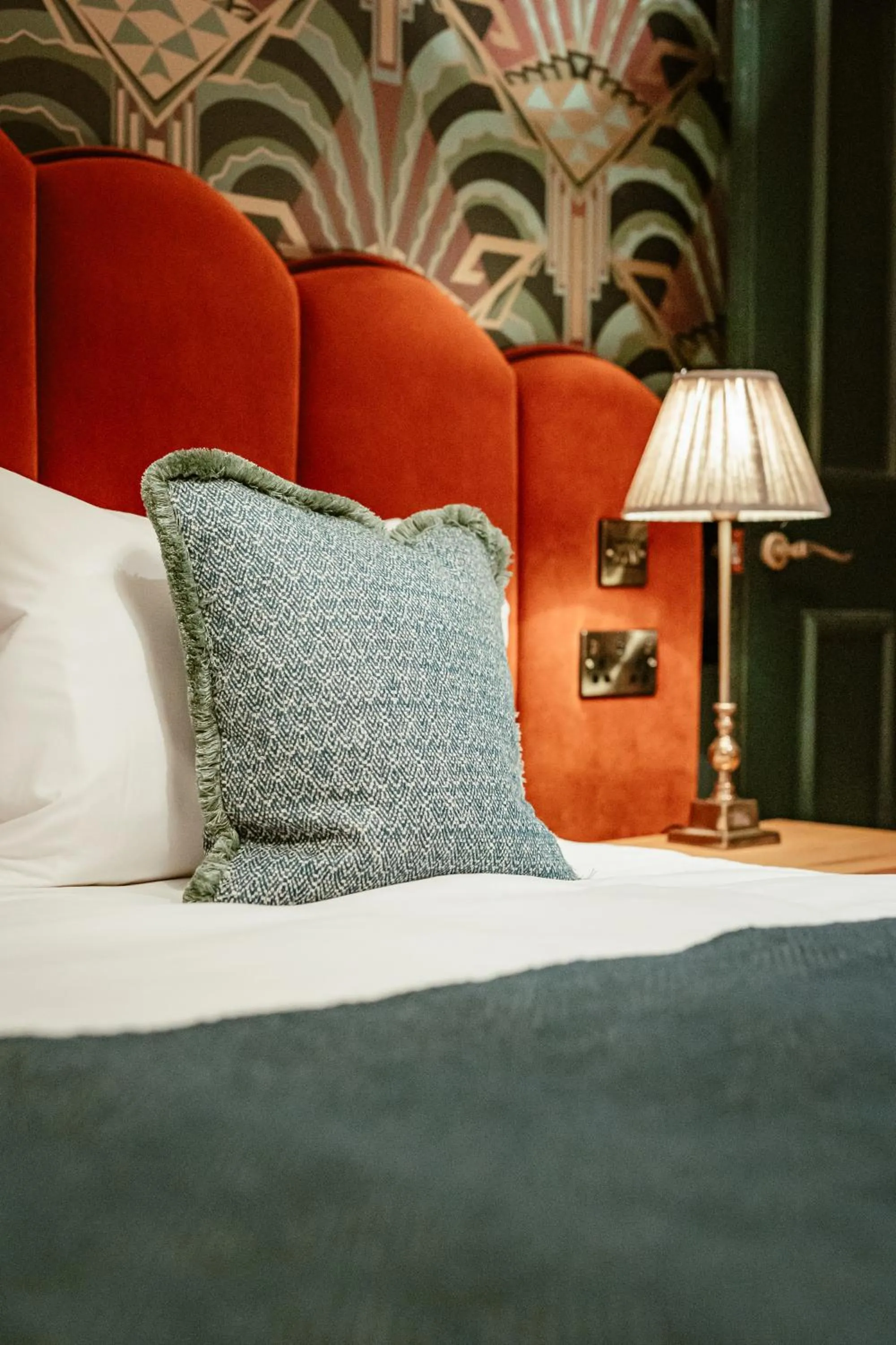 Bed in Hand & Flower