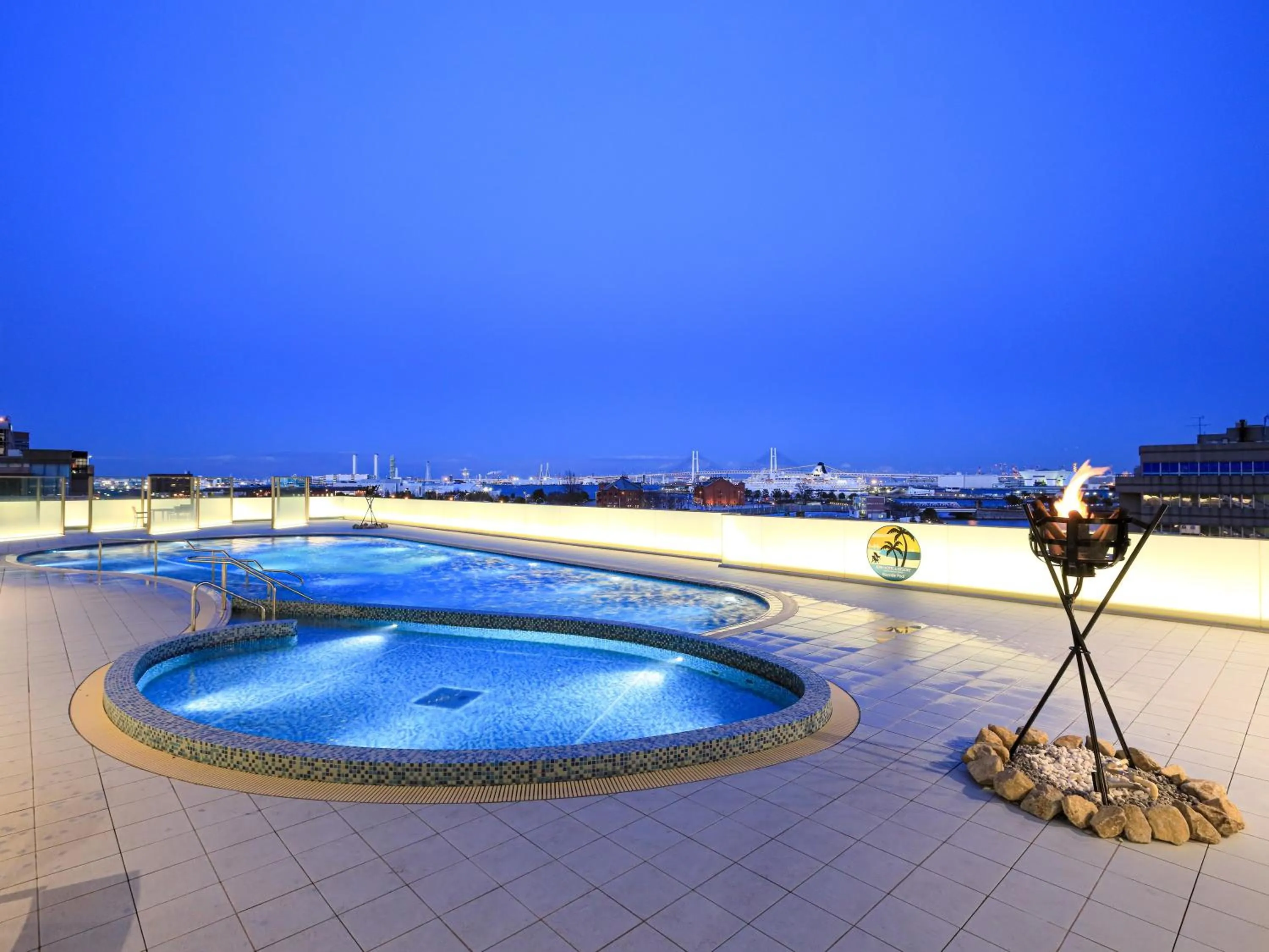 Swimming pool in APA Hotel & Resort Yokohama Bay Tower