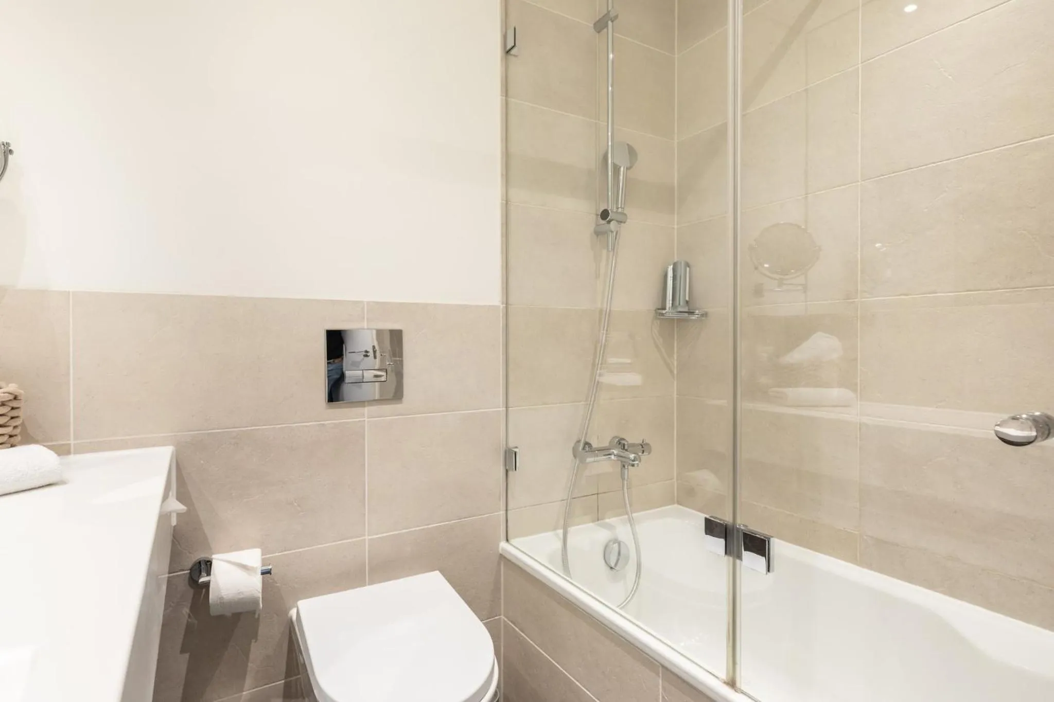 Bathroom in Garner Hotel Berlin - Mitte by IHG