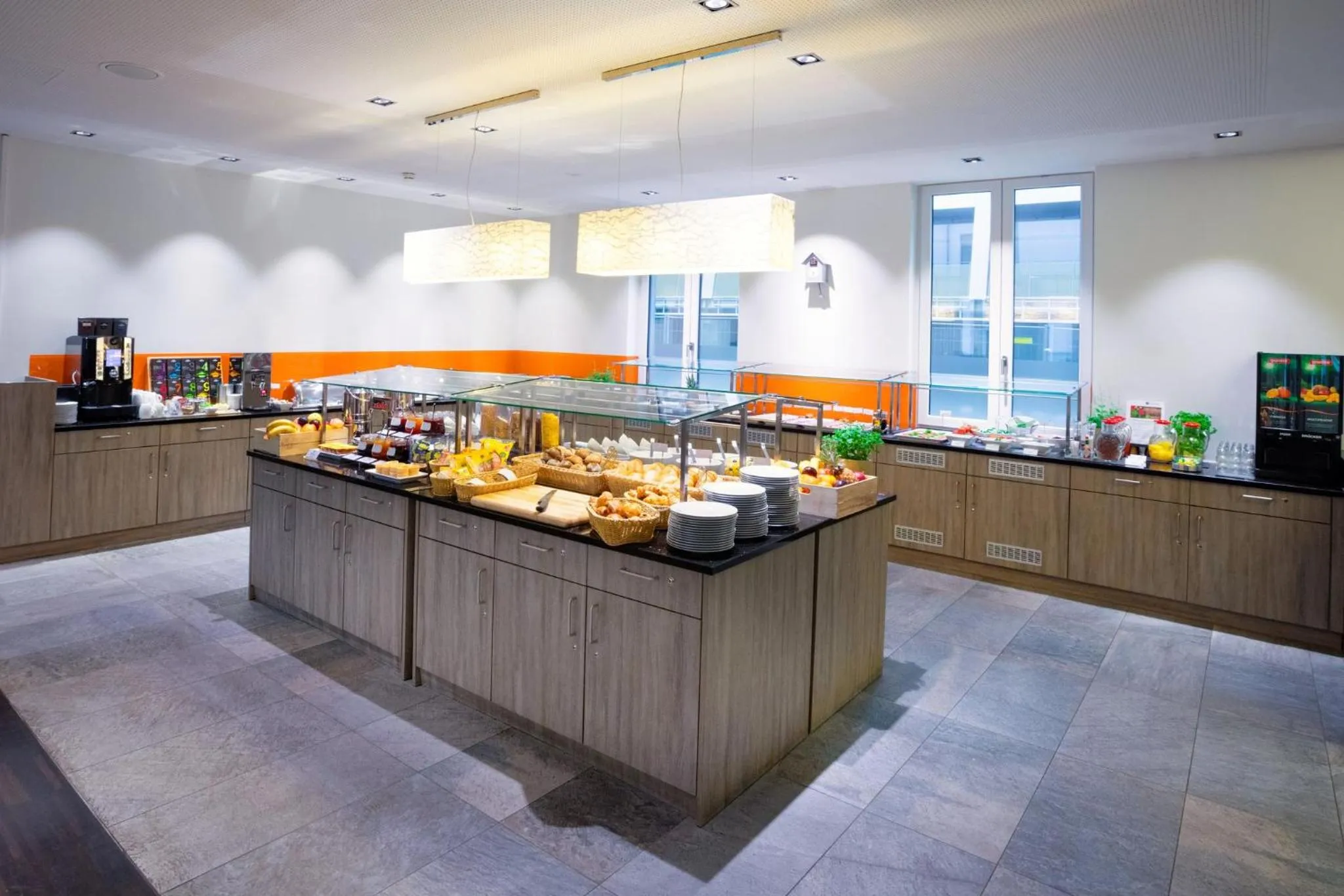 Restaurant/places to eat in Garner Hotel Berlin - Mitte by IHG