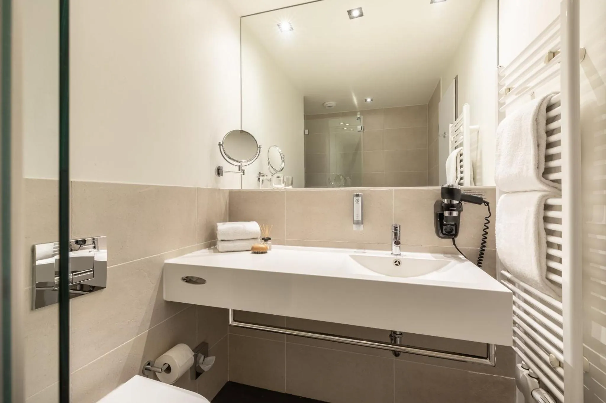 Bathroom in Garner Hotel Berlin - Mitte by IHG