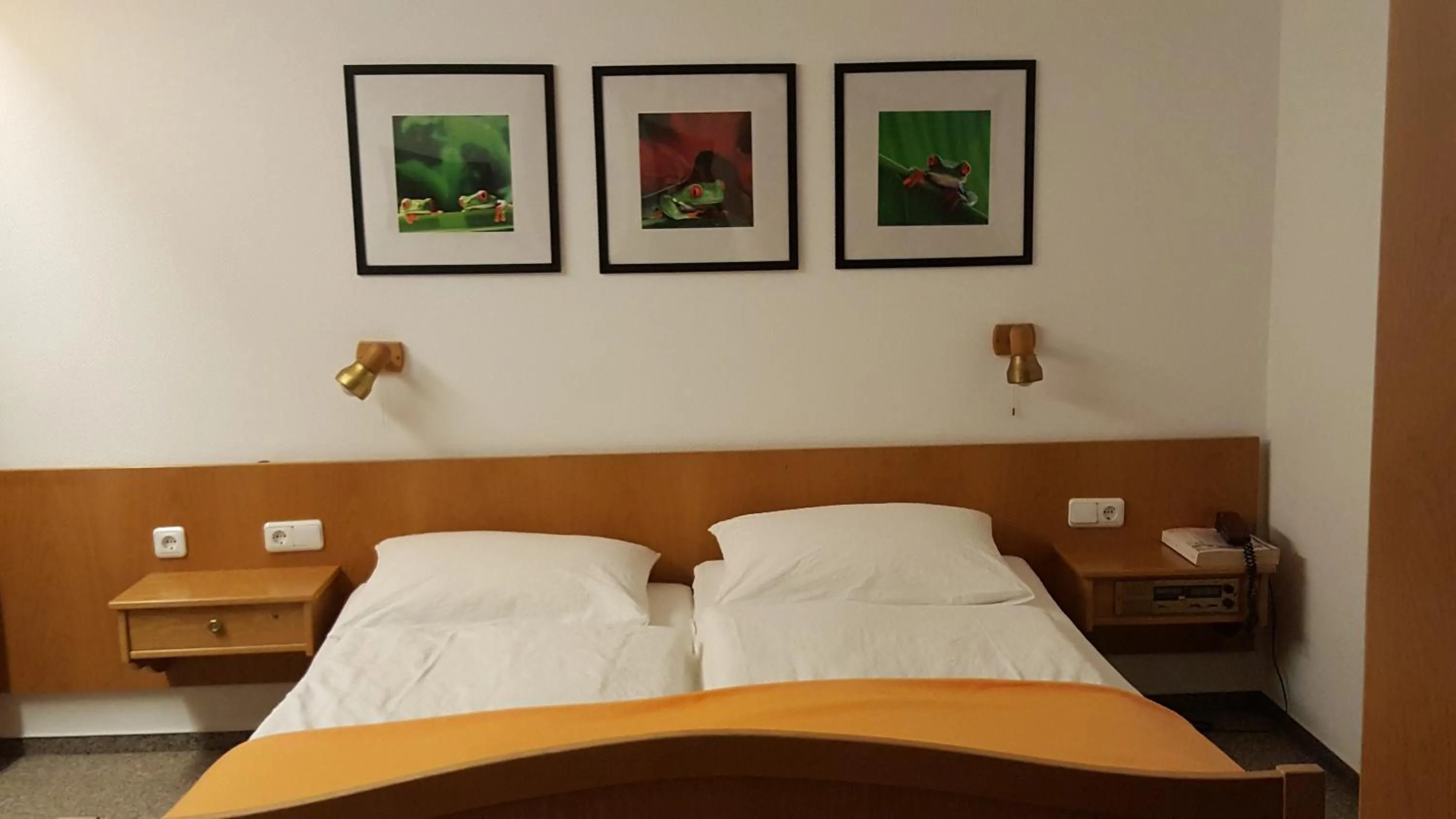Photo of the whole room, Bed in Hotel Weinhaus Weis