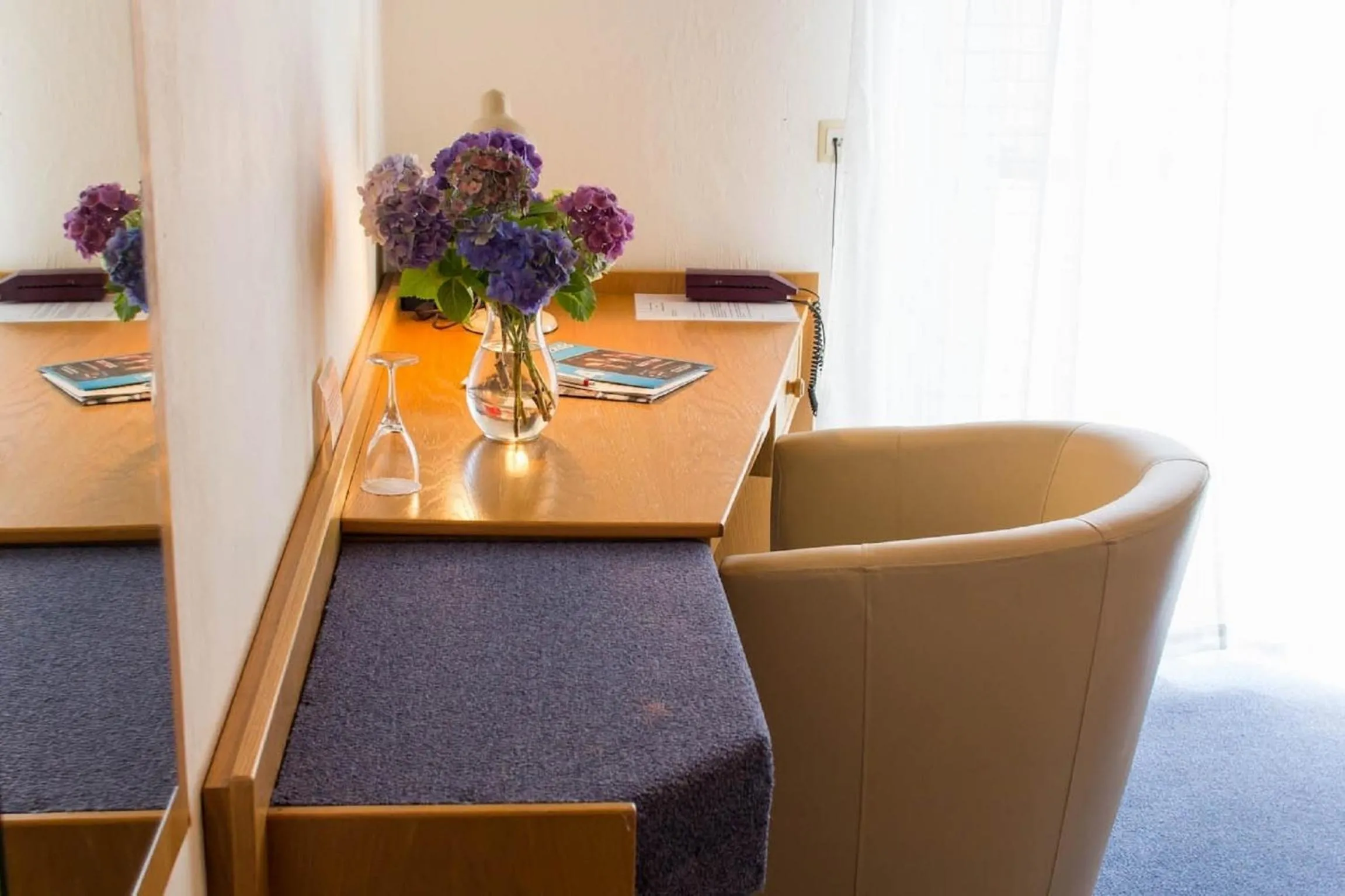Seating area in Hotel Weinhaus Weis
