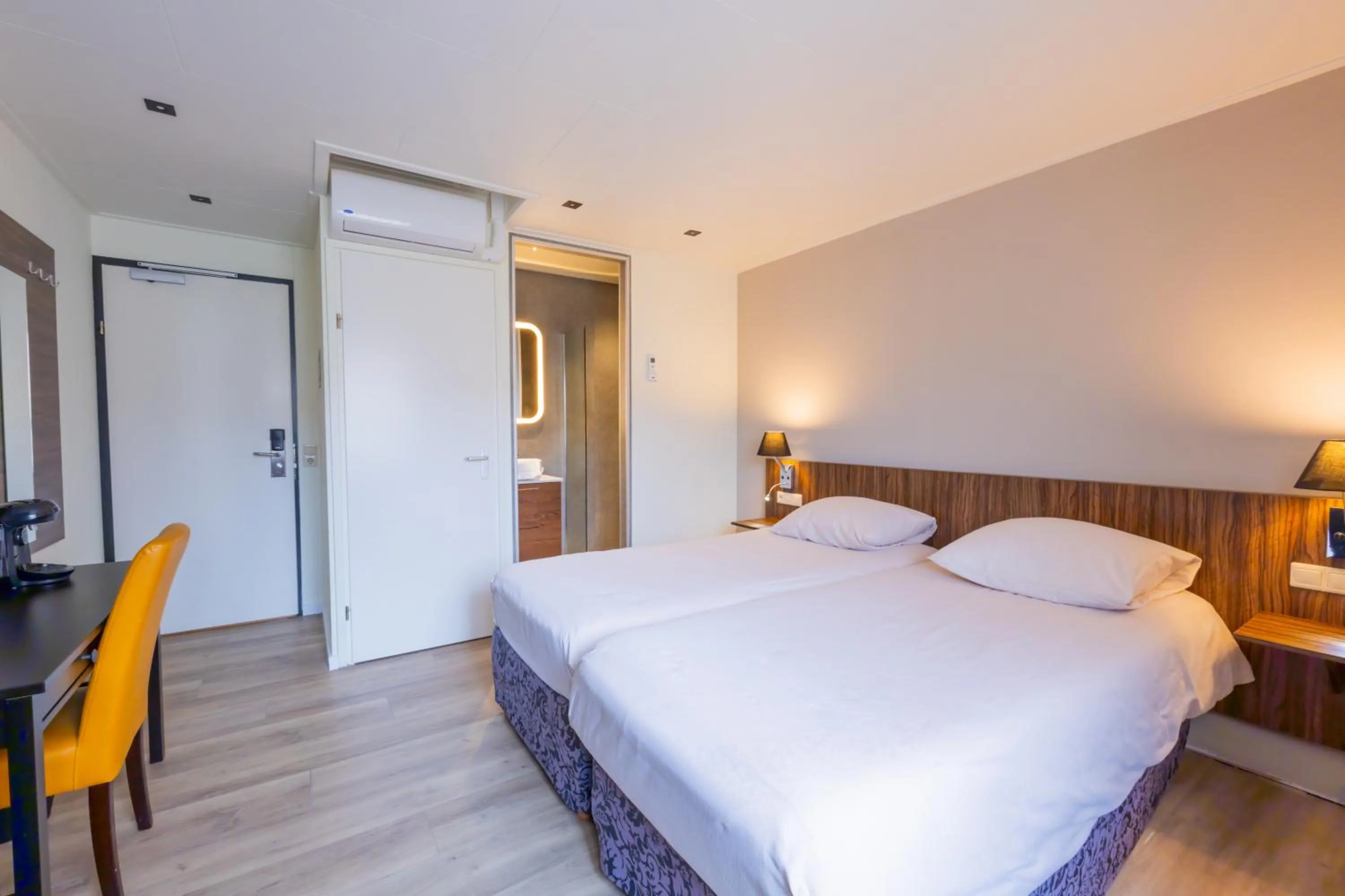 Photo of the whole room, Bed in Best Western Plus Hotel Restaurant Aduard