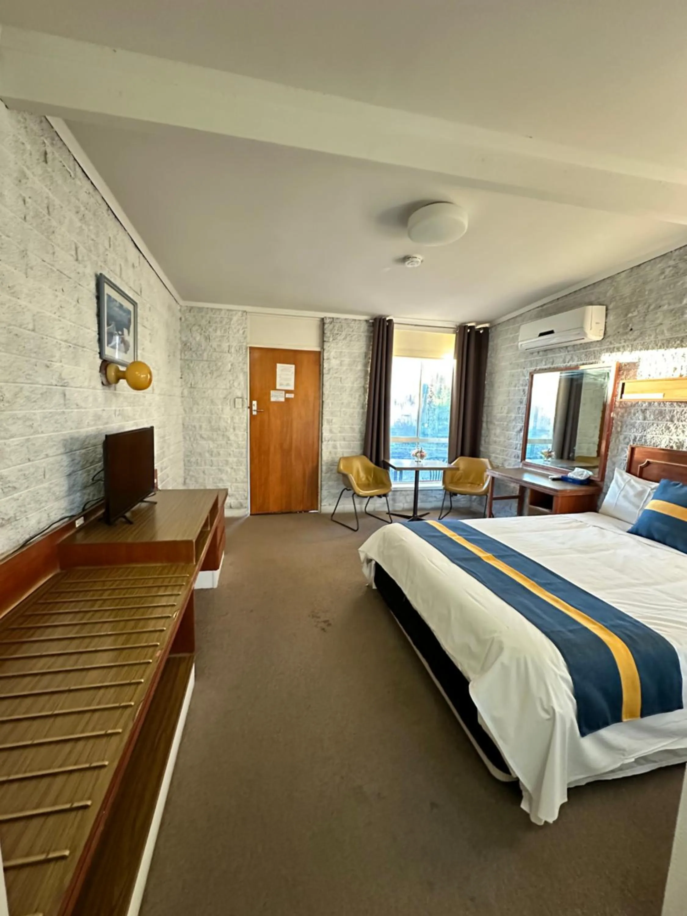 Bedroom, Bed in The Shamrock Hotel Balranald