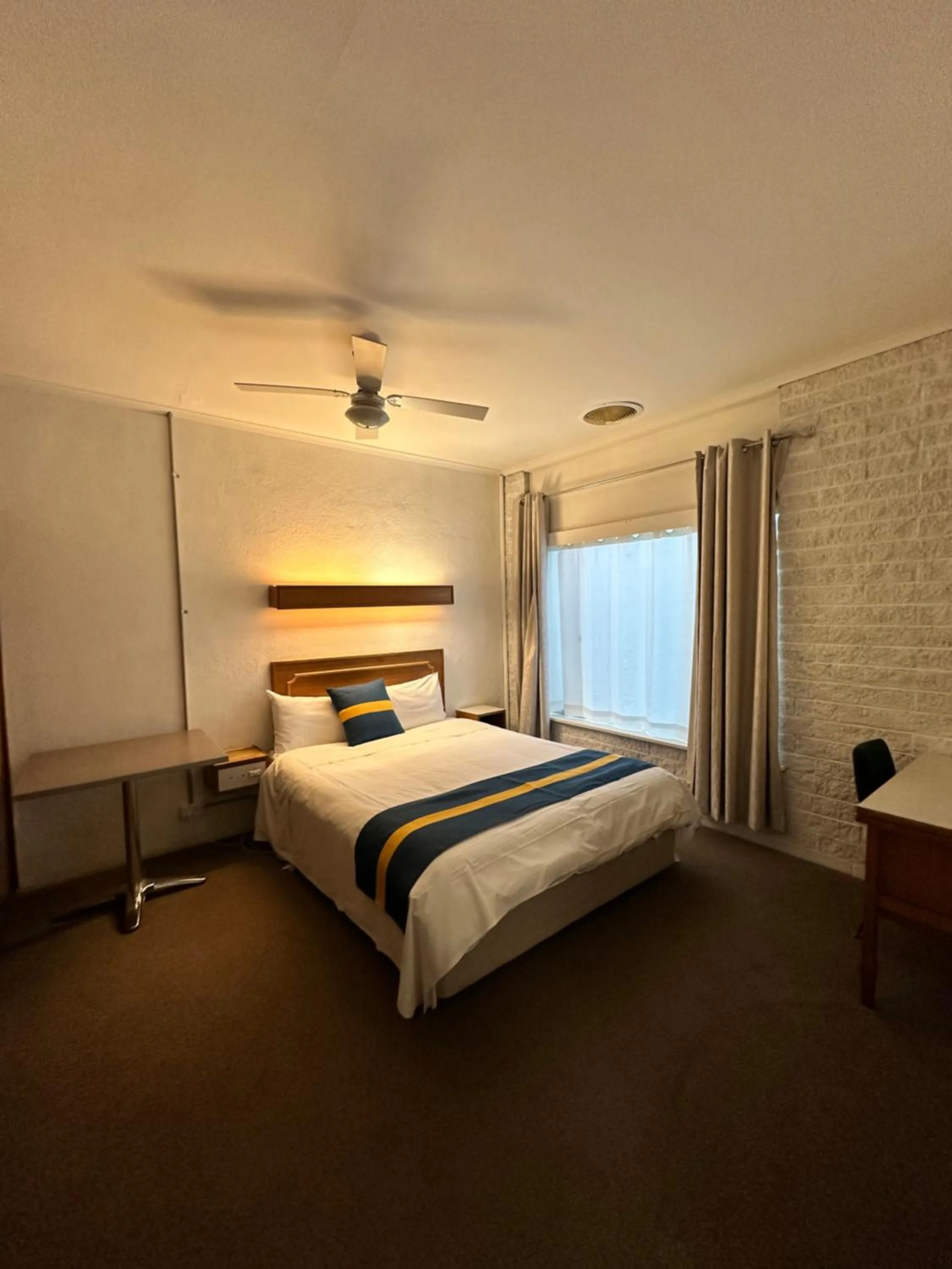 Bedroom, Bed in The Shamrock Hotel Balranald