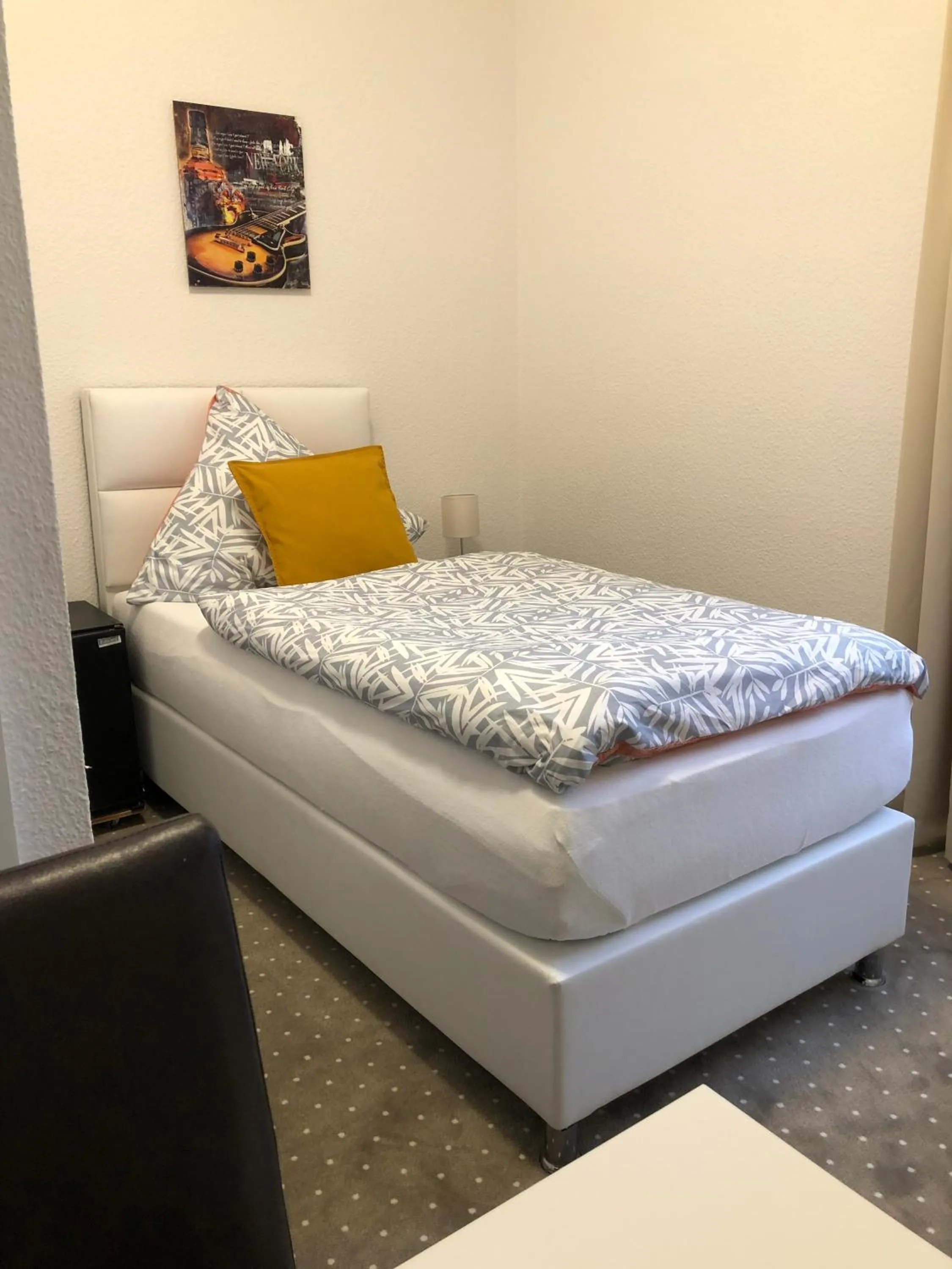 Bed in Hotel Goldenes Lamm