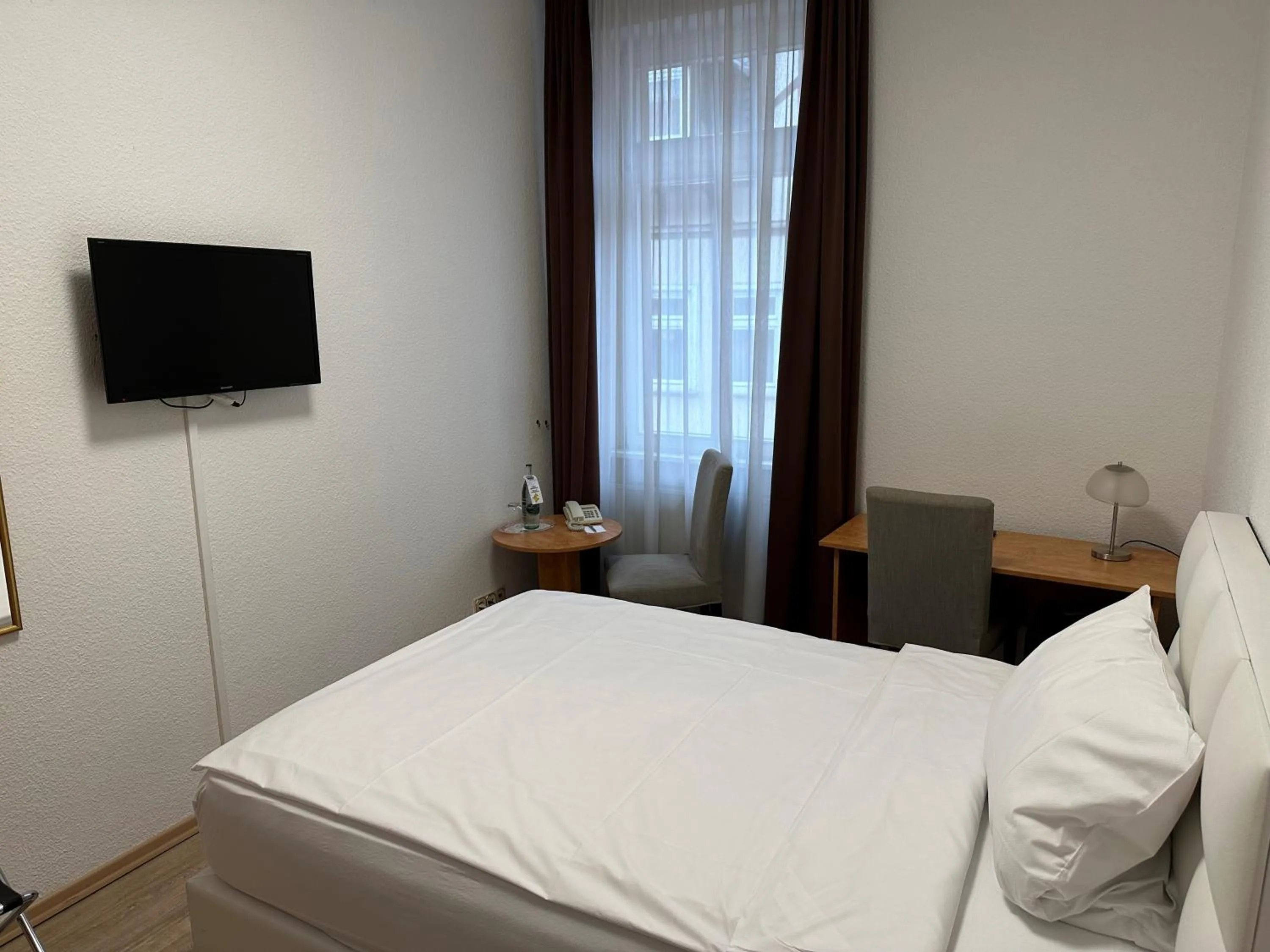 TV and multimedia, Bed in Hotel Goldenes Lamm