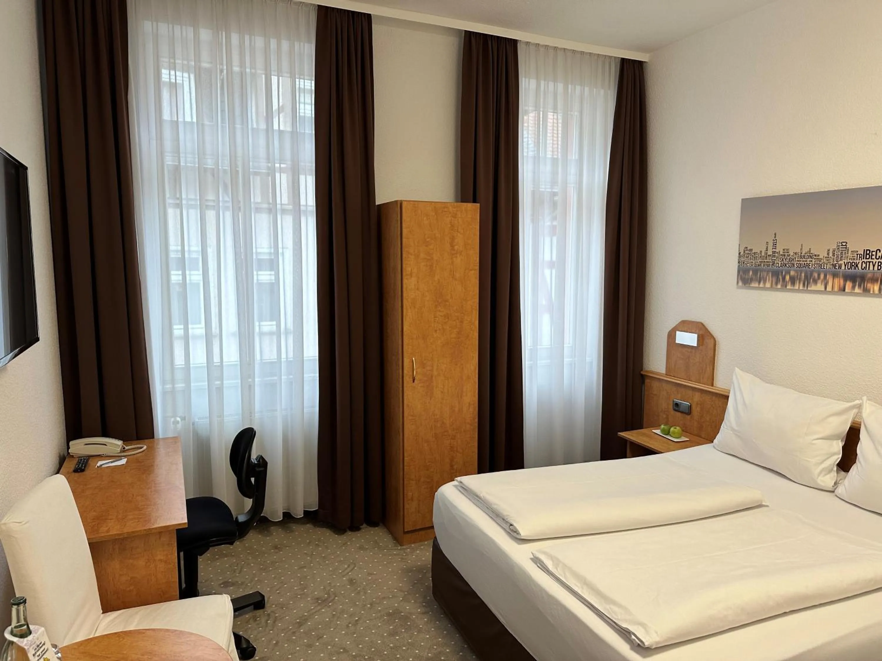 Bedroom, Bed in Hotel Goldenes Lamm