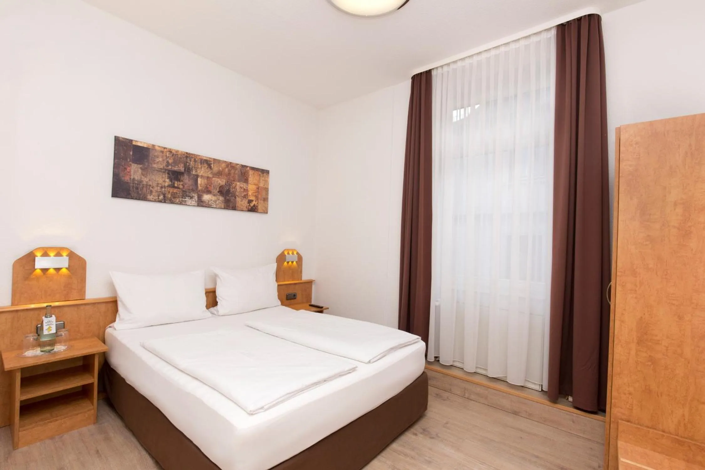 Bedroom, Bed in Hotel Goldenes Lamm