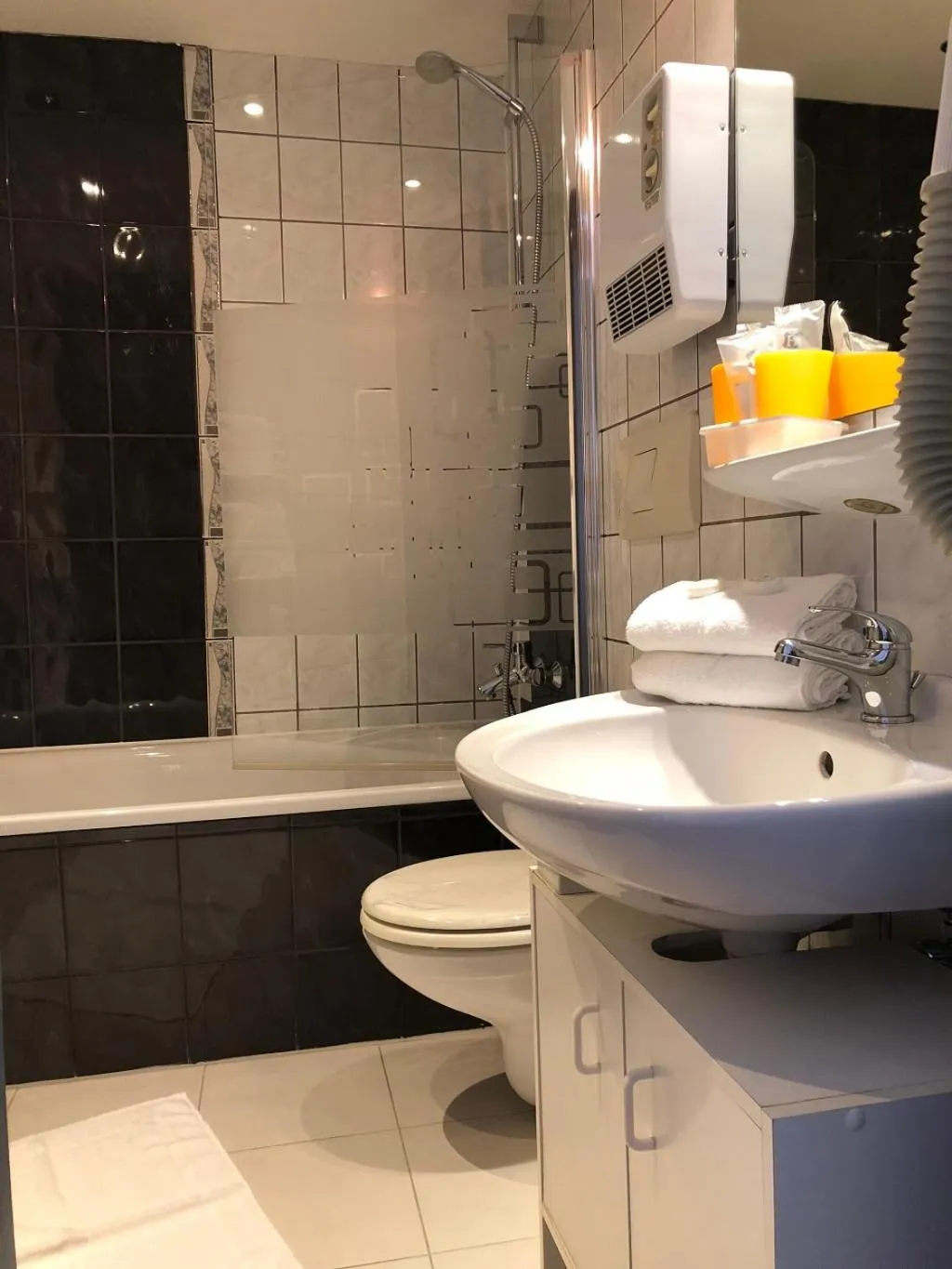 Bathroom in Hotel Goldenes Lamm