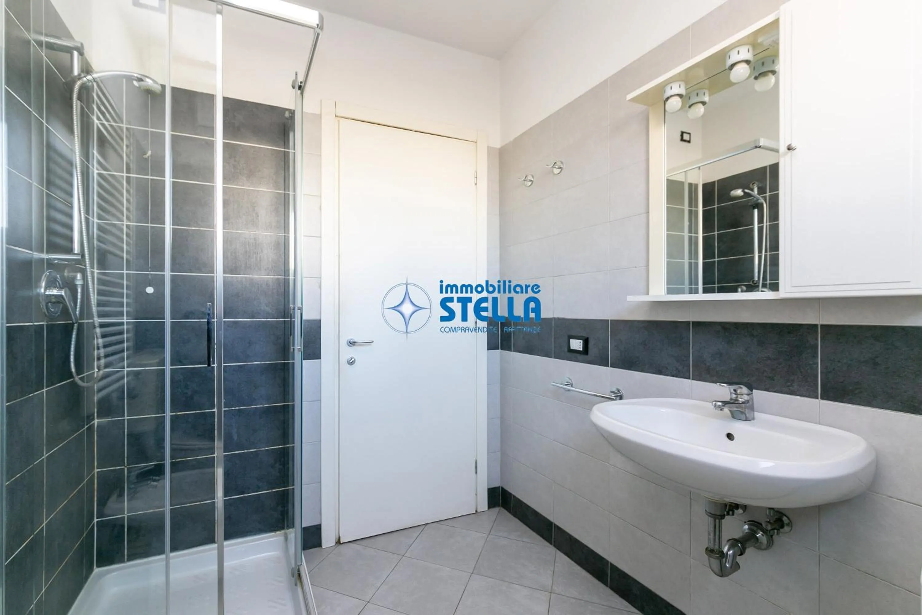 Shower in Condominio Milan