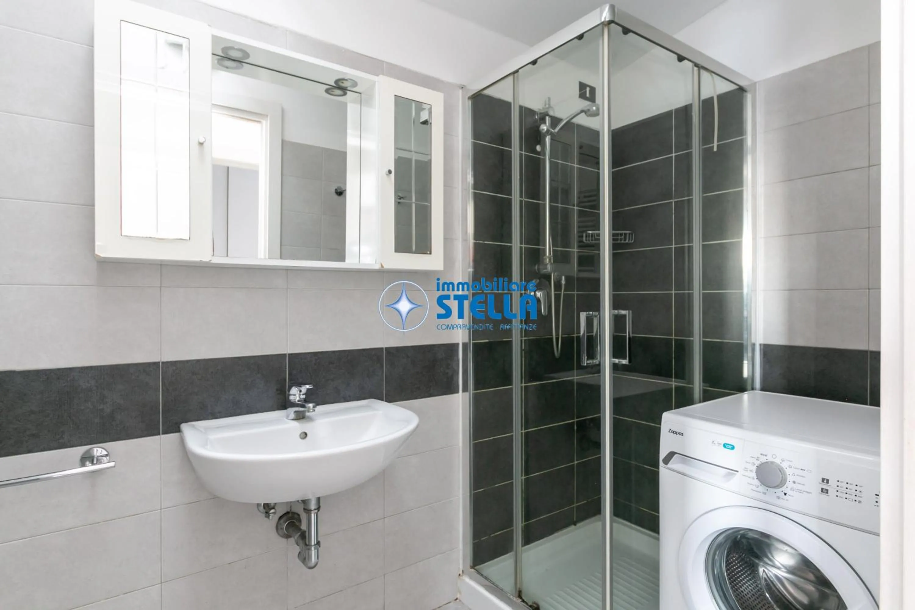 Shower in Condominio Milan