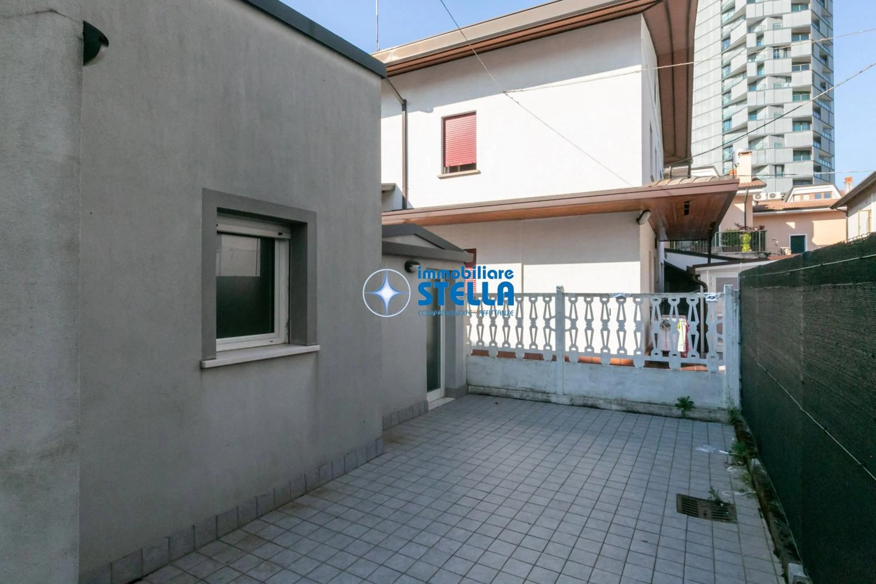 Facade/entrance in Condominio Milan