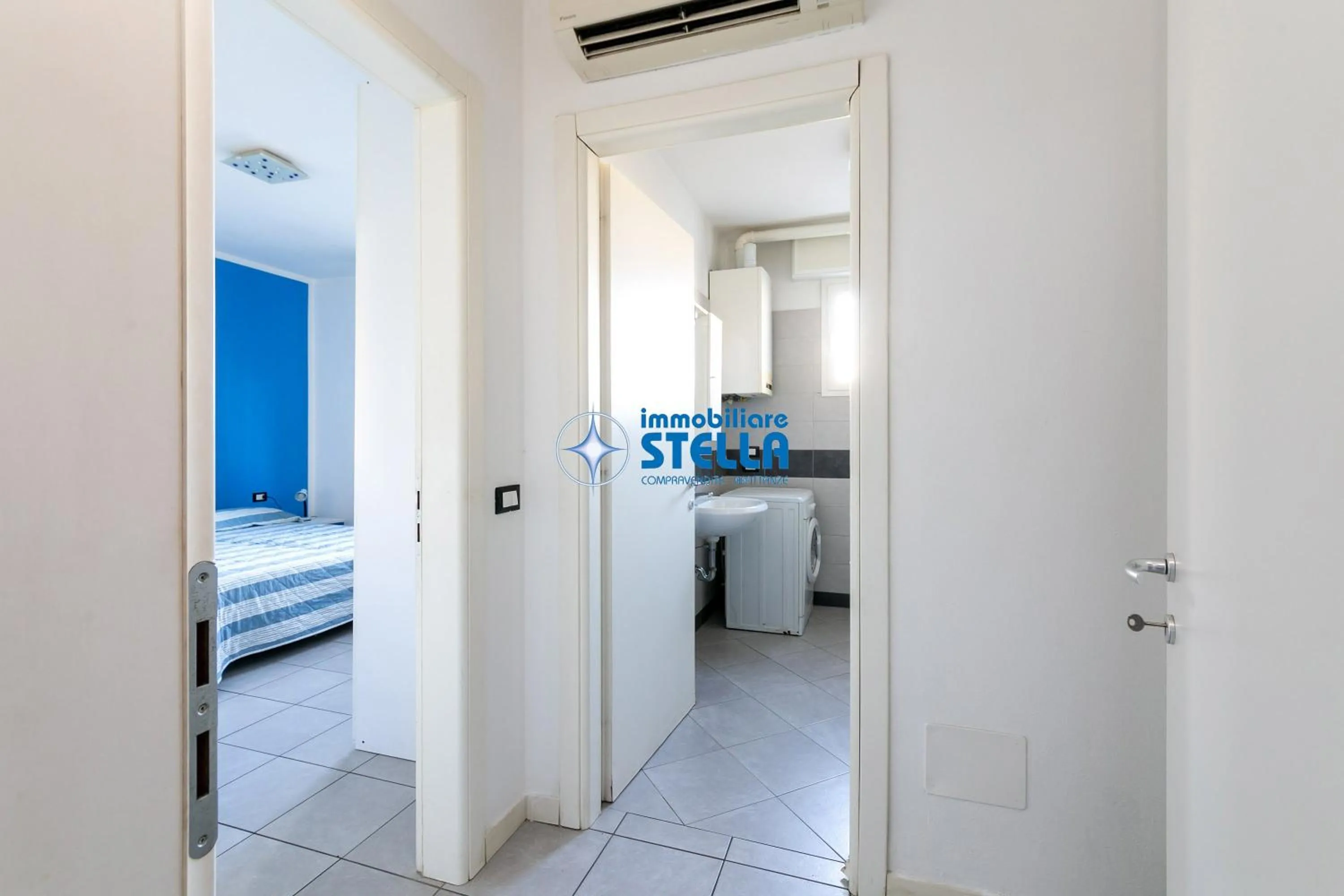 air conditioner, Bed in Condominio Milan