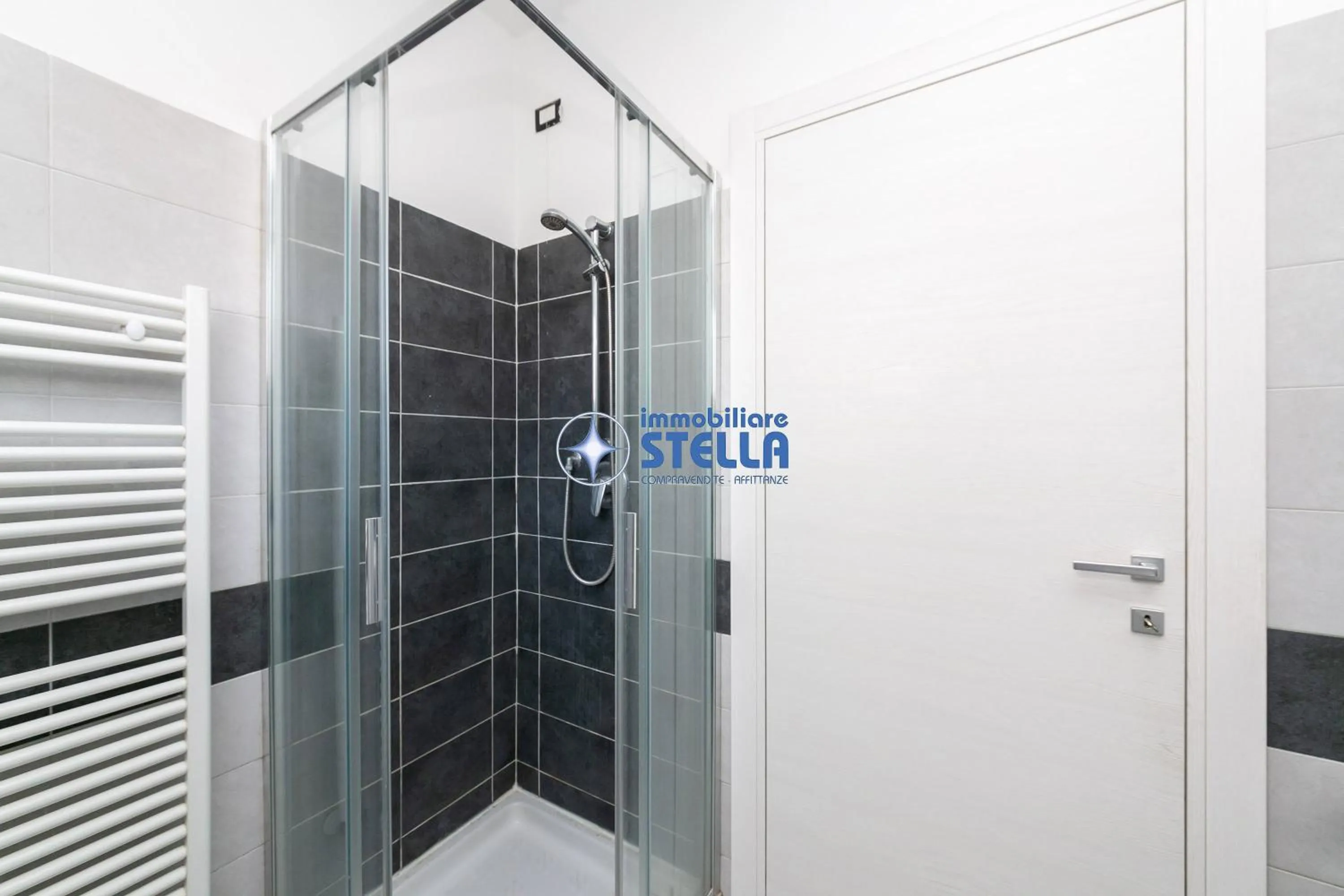 Shower in Condominio Milan