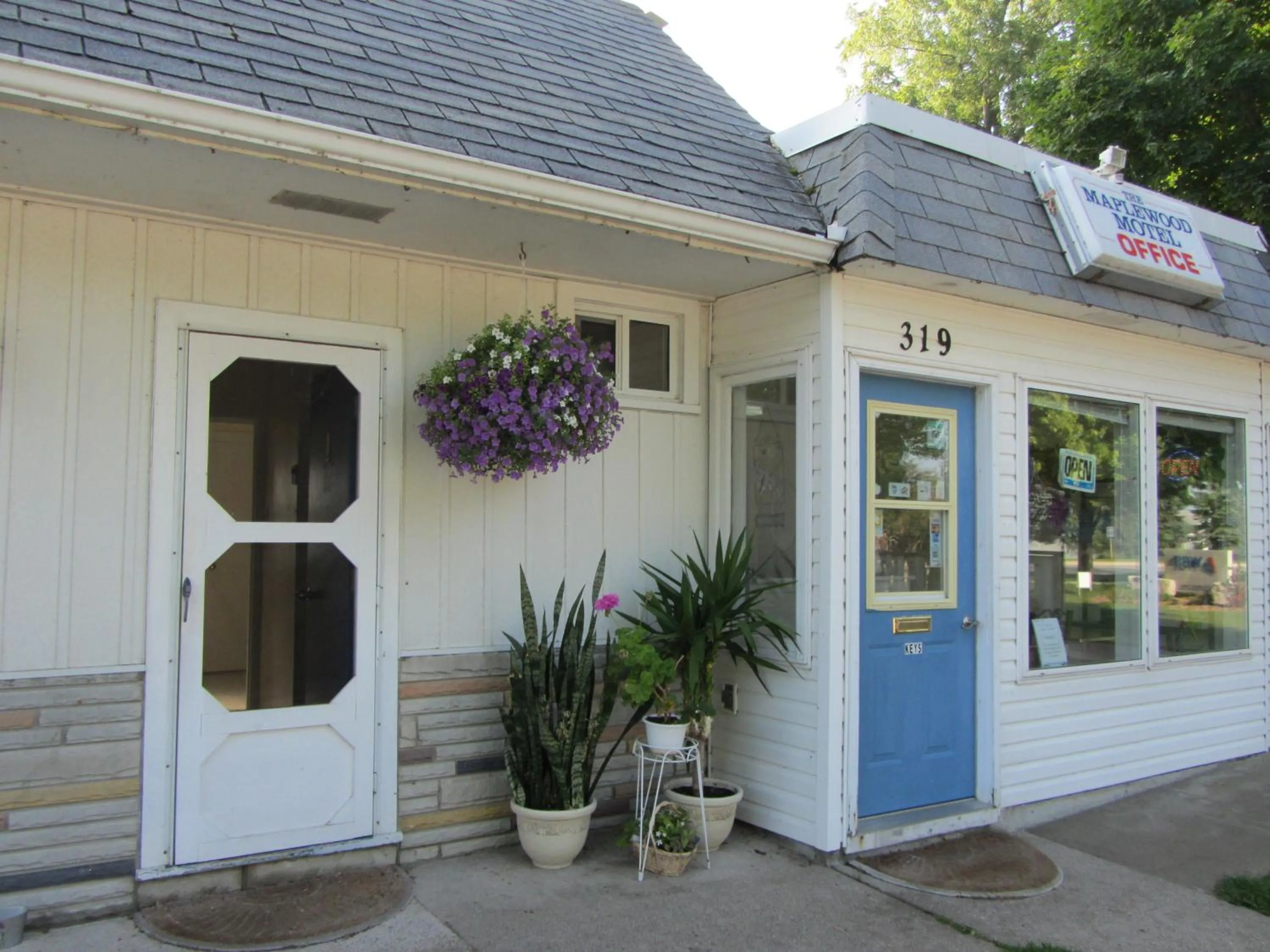 Decorative detail in The Maplewood Motel