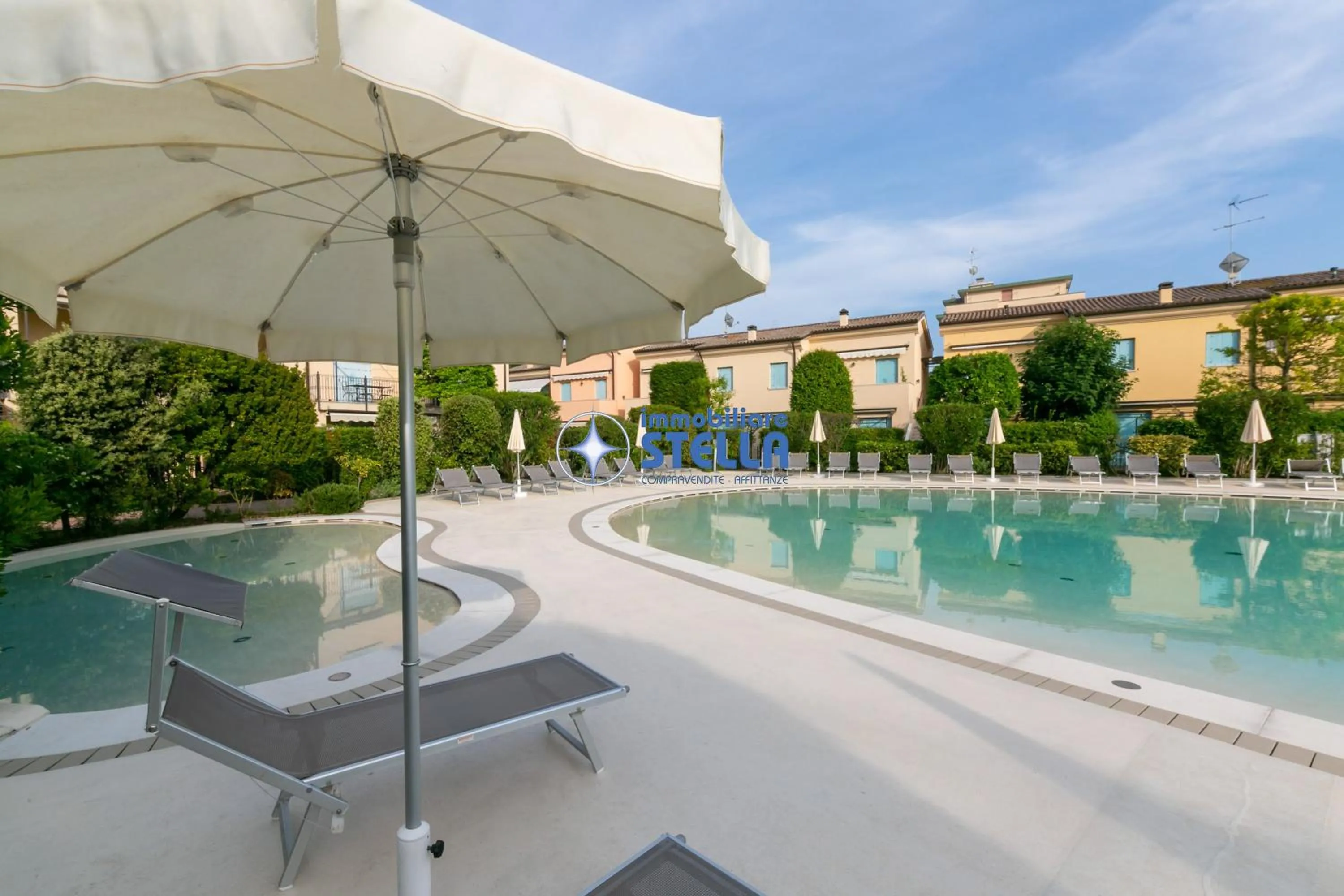 Swimming pool in Residence Borgo dei Fiori