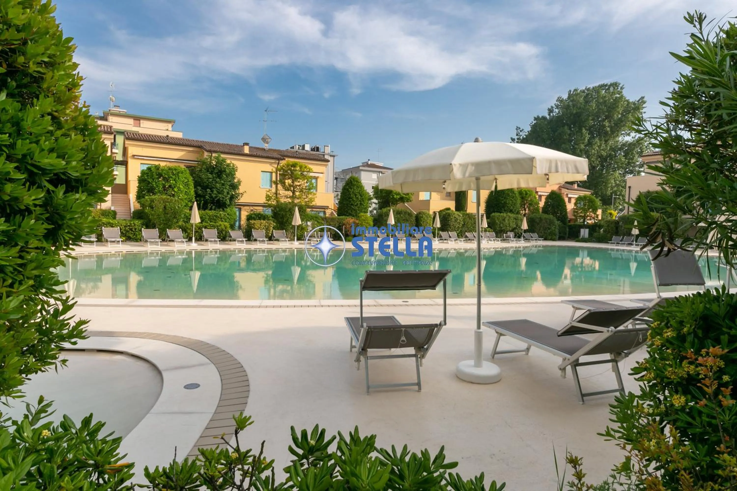 Swimming pool in Residence Borgo dei Fiori