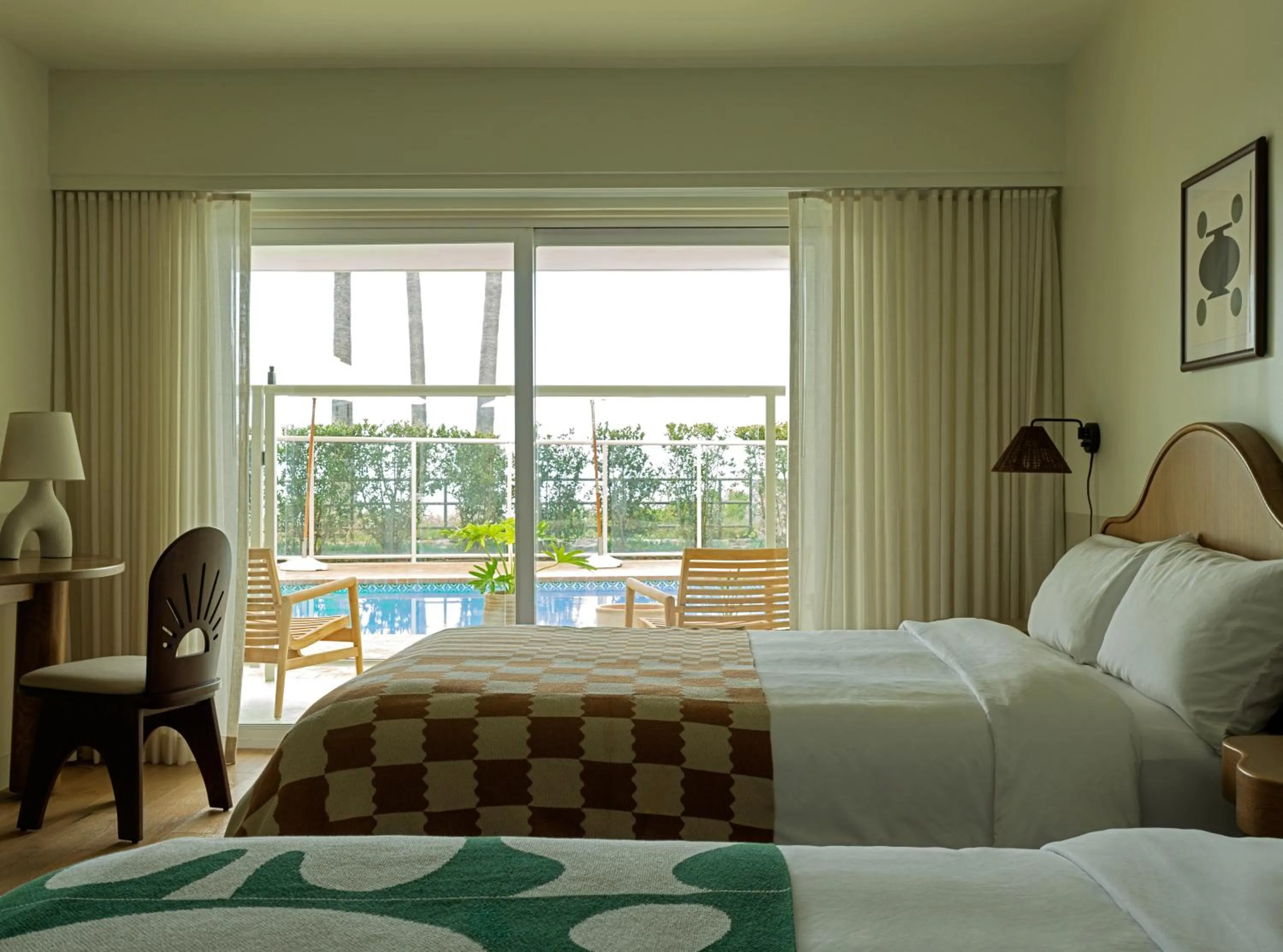 Bedroom, Bed in Casa Loma Beach Hotel
