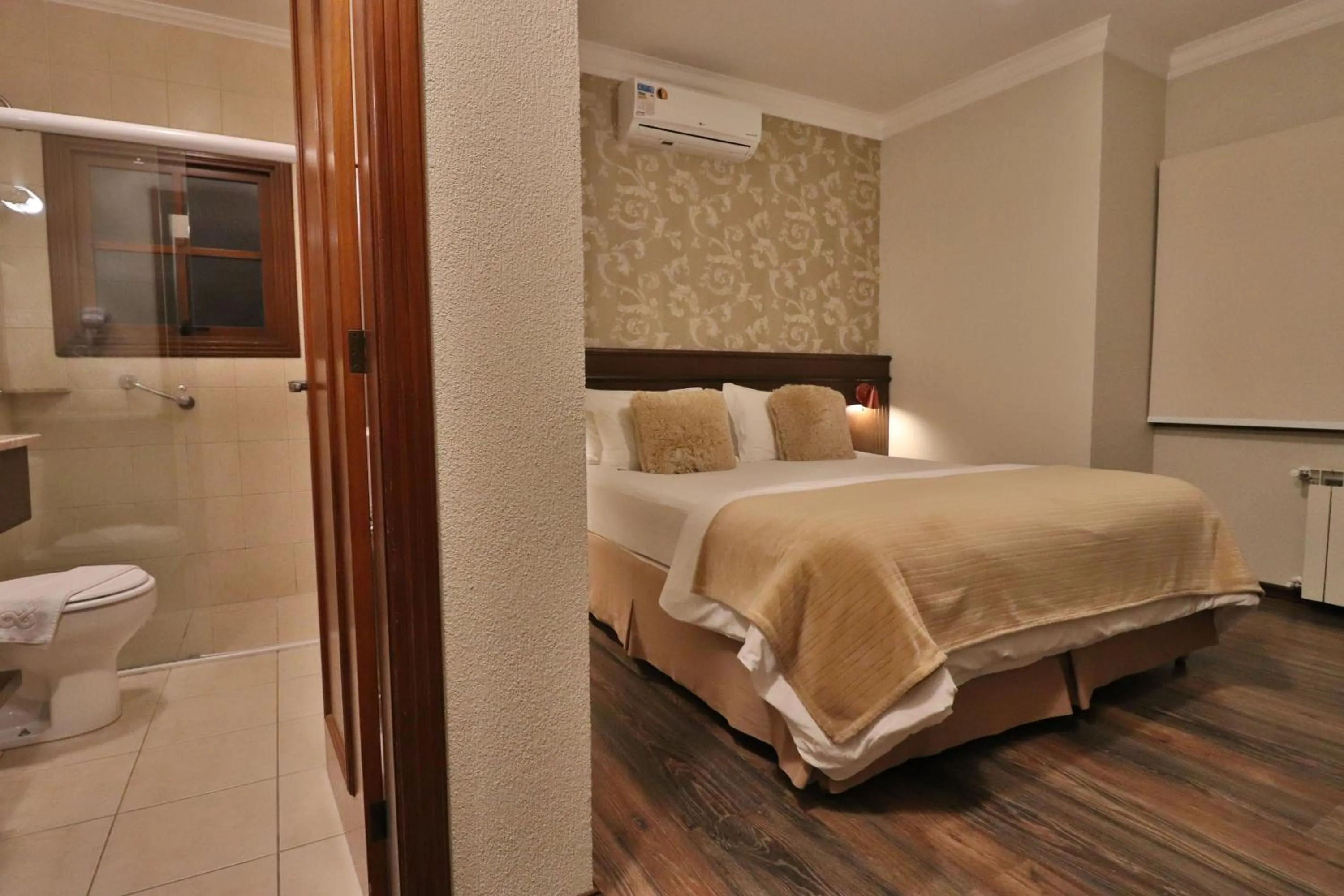 Photo of the whole room, Bed in Pousada Ares da Serra - Centro