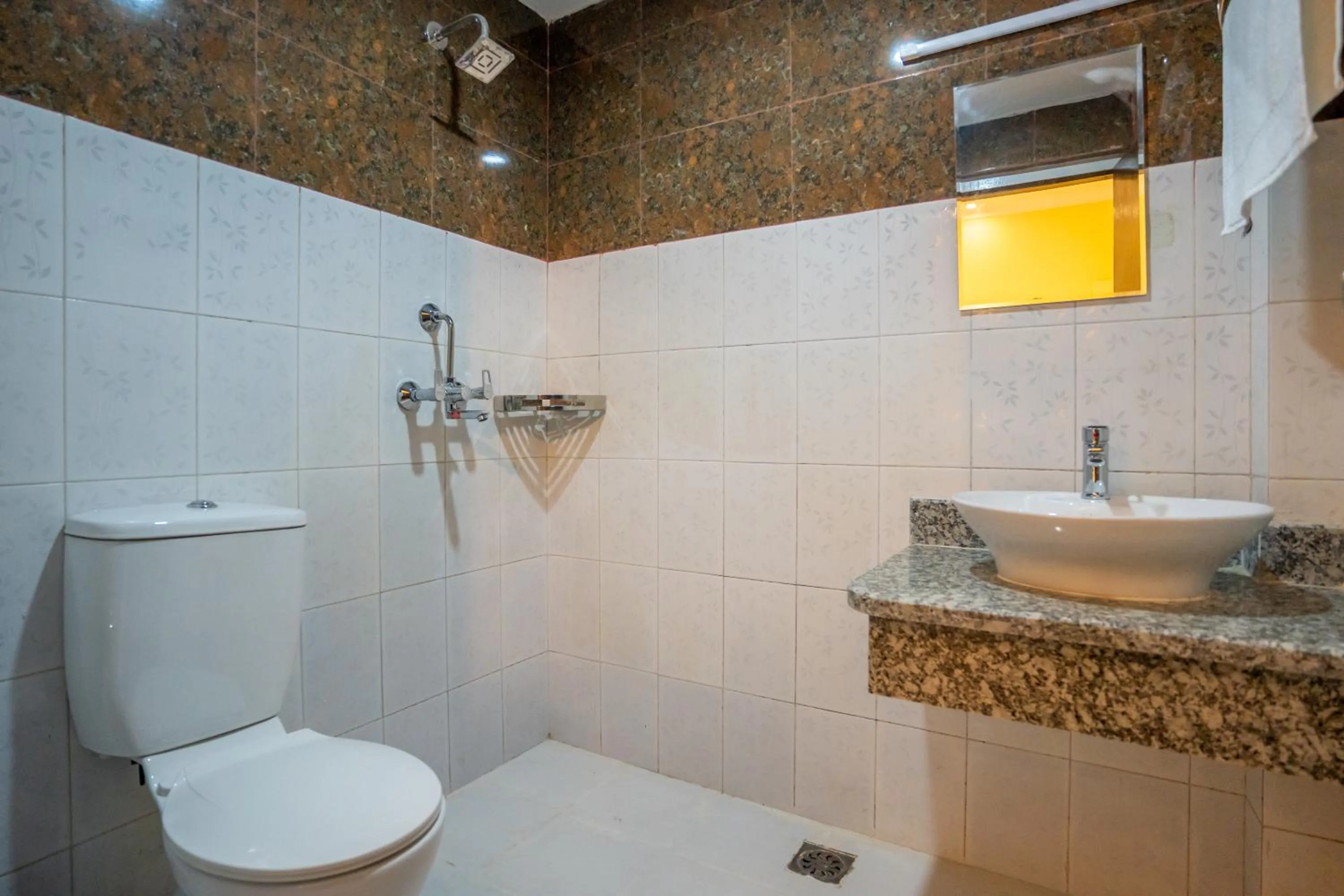 Shower in Hotel Peaceland Lumbini