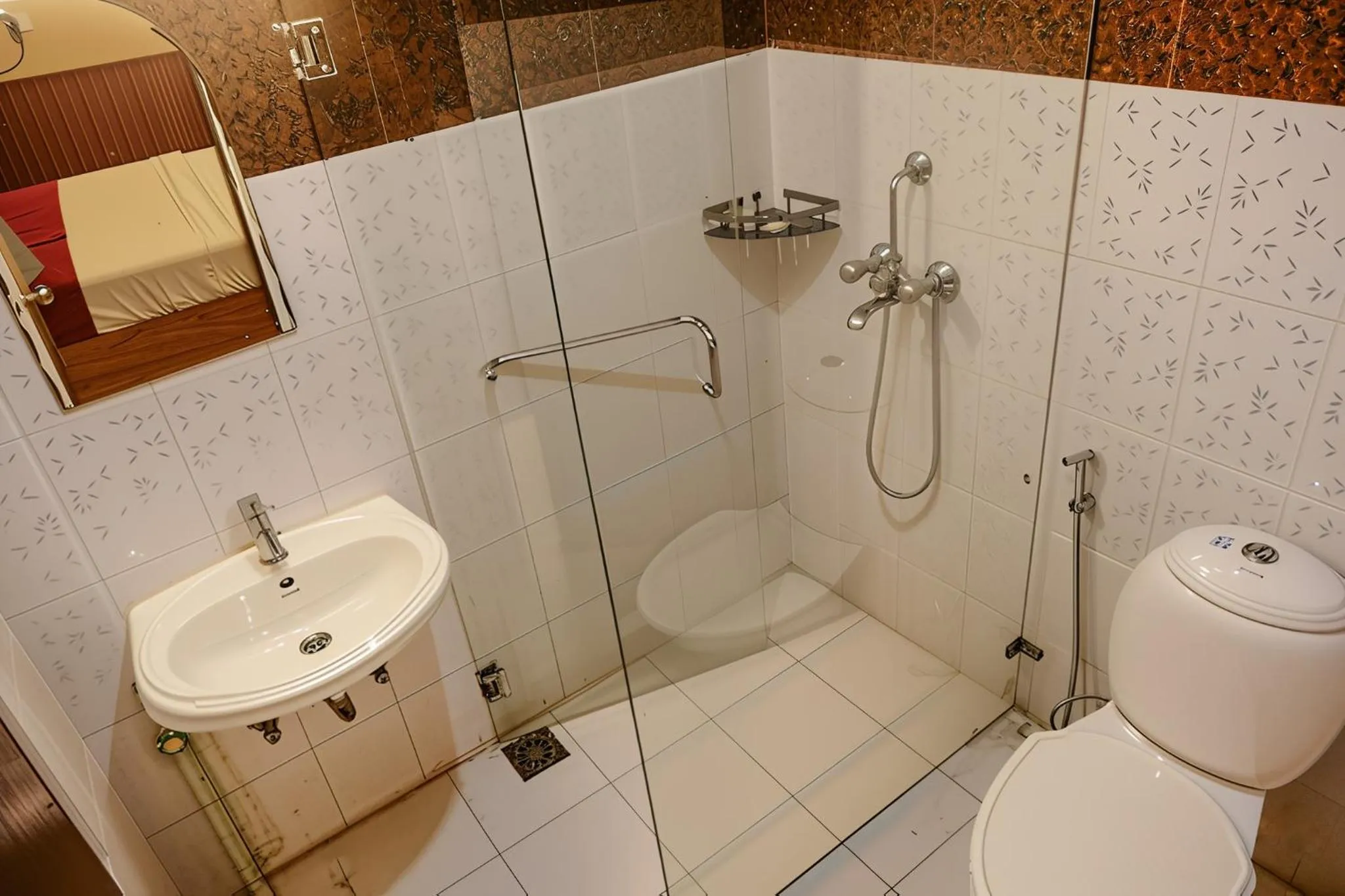 Shower in Hotel Peaceland Lumbini