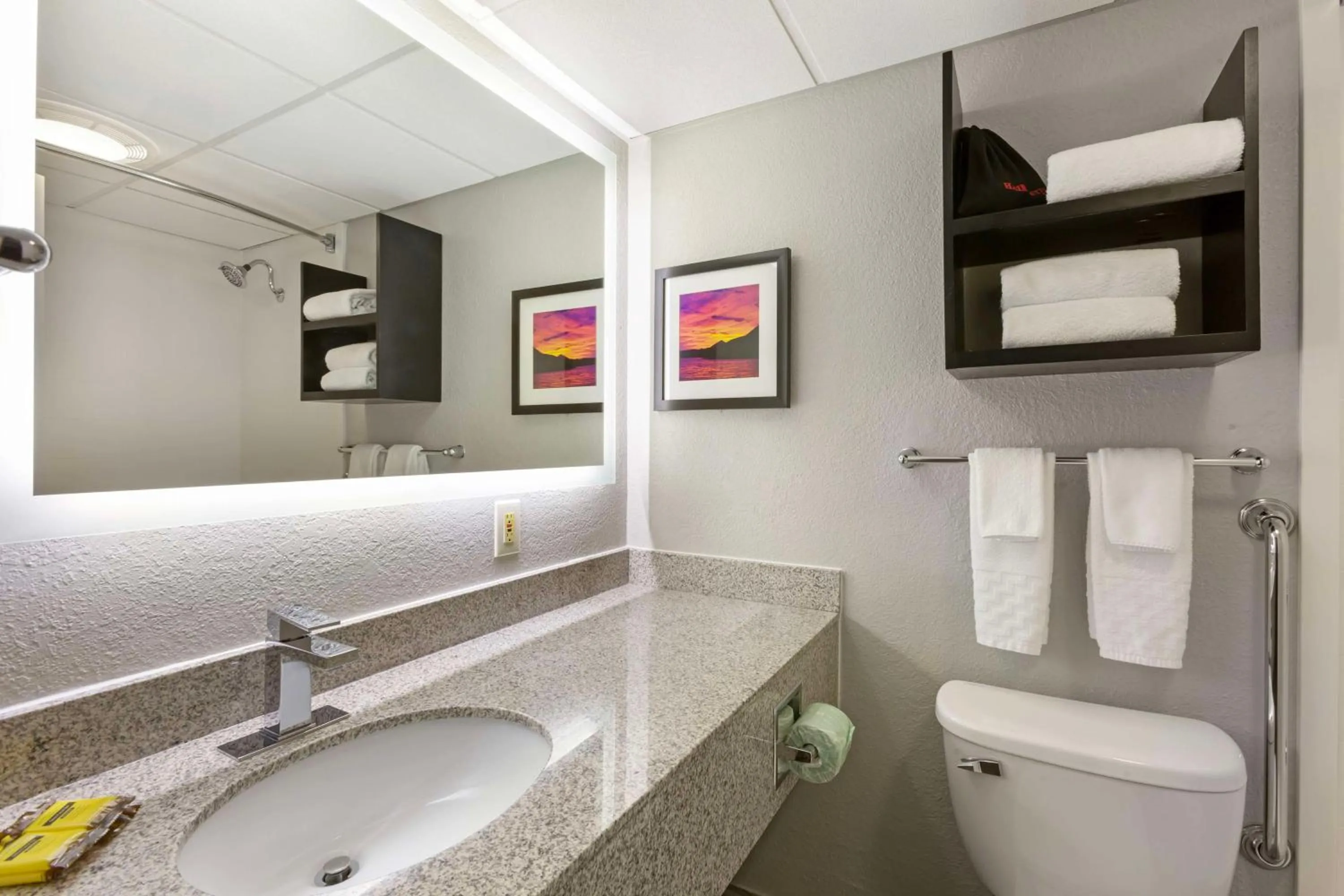 Bathroom in Best Western Plus Sun Canyon