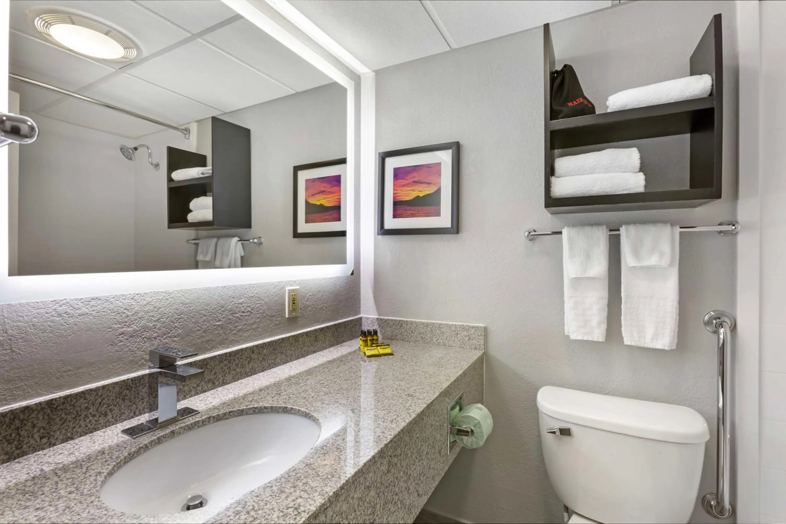 Bathroom in Best Western Plus Sun Canyon