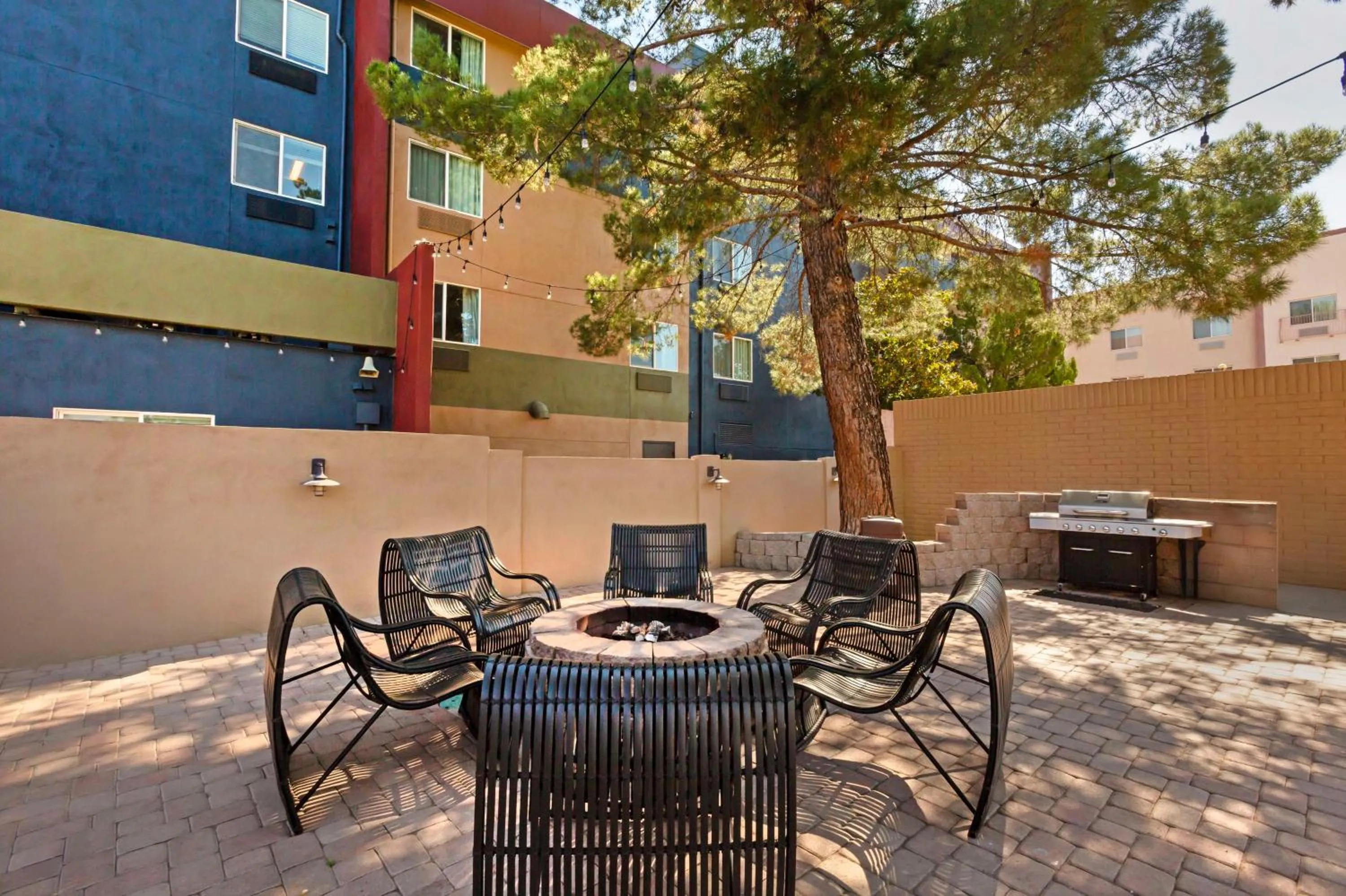 Property building in Best Western Plus Sun Canyon