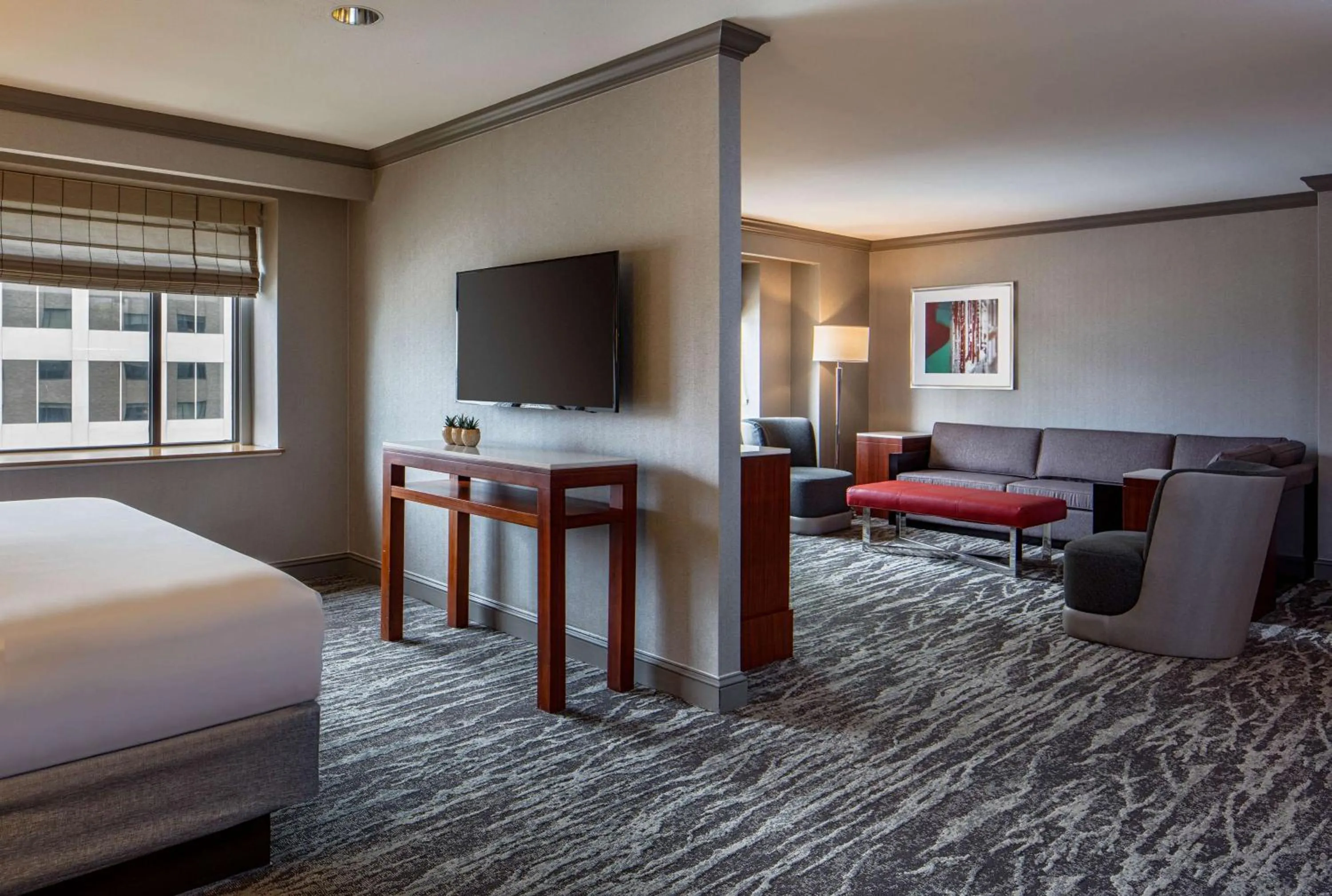 Photo of the whole room, Bed in Hyatt Regency Saint Louis at The Arch