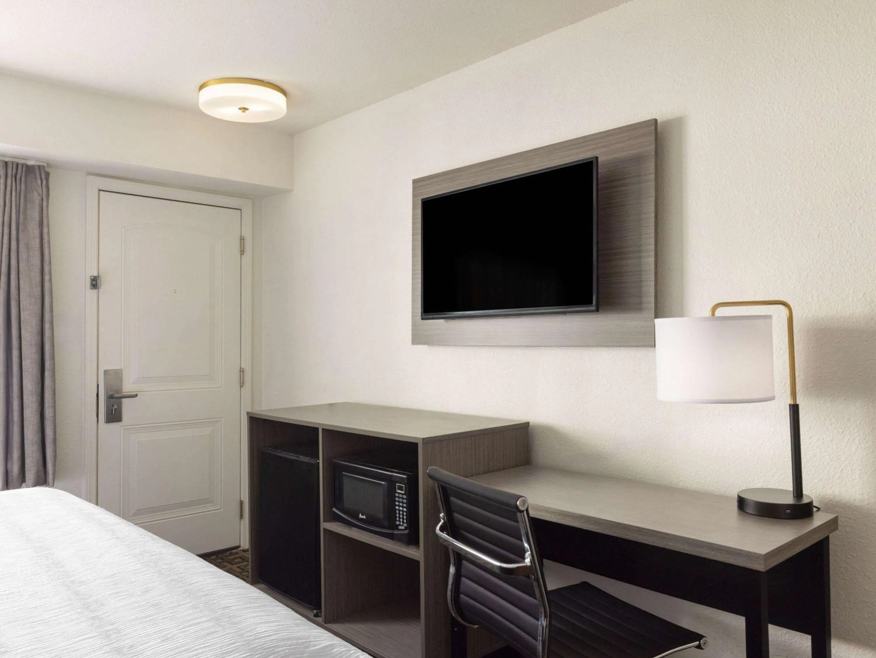 Photo of the whole room, Bed in Ramada by Wyndham Elko Hotel at Stockmen's Casino