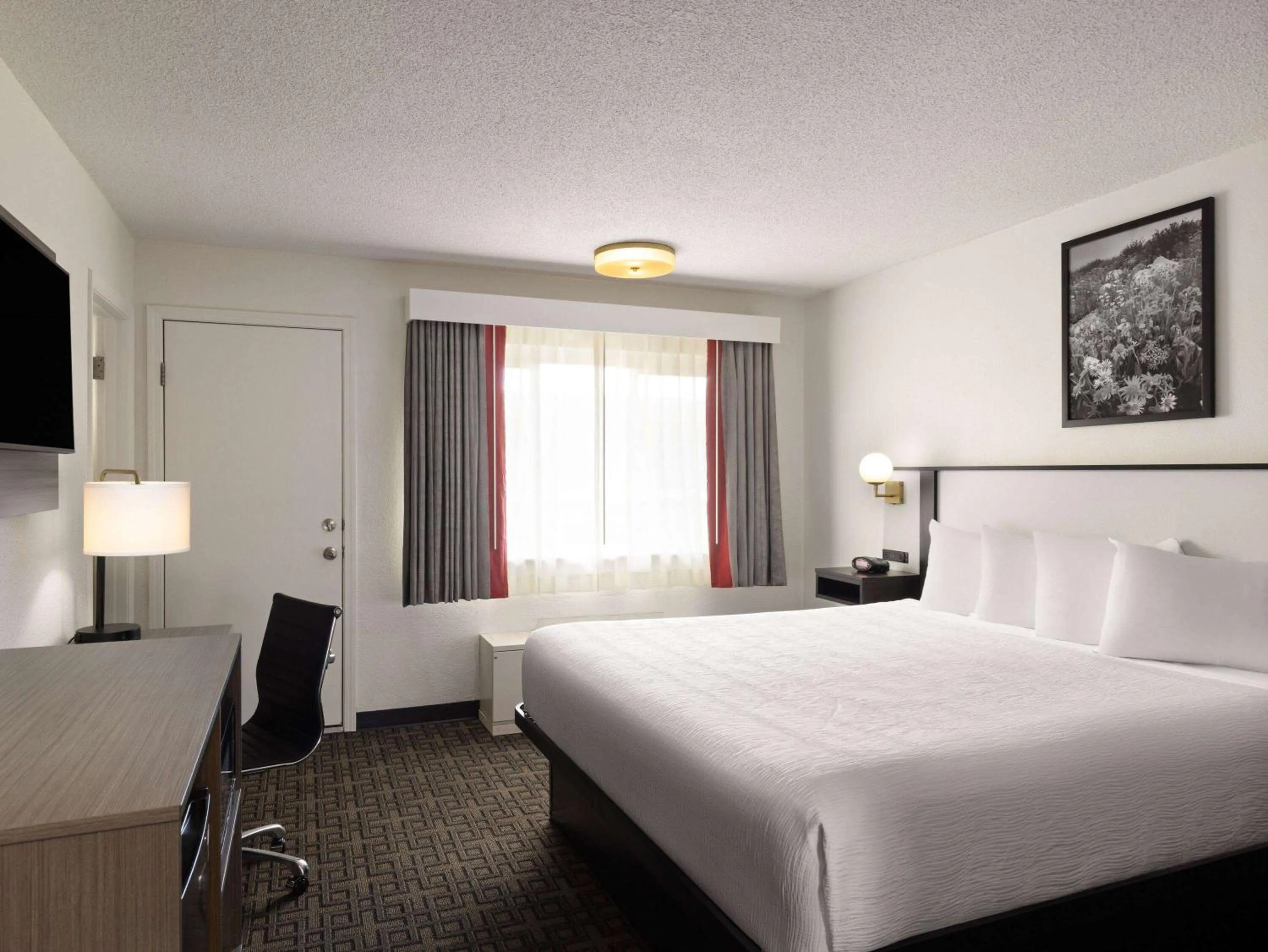 Photo of the whole room, Bed in Ramada by Wyndham Elko Hotel at Stockmen's Casino