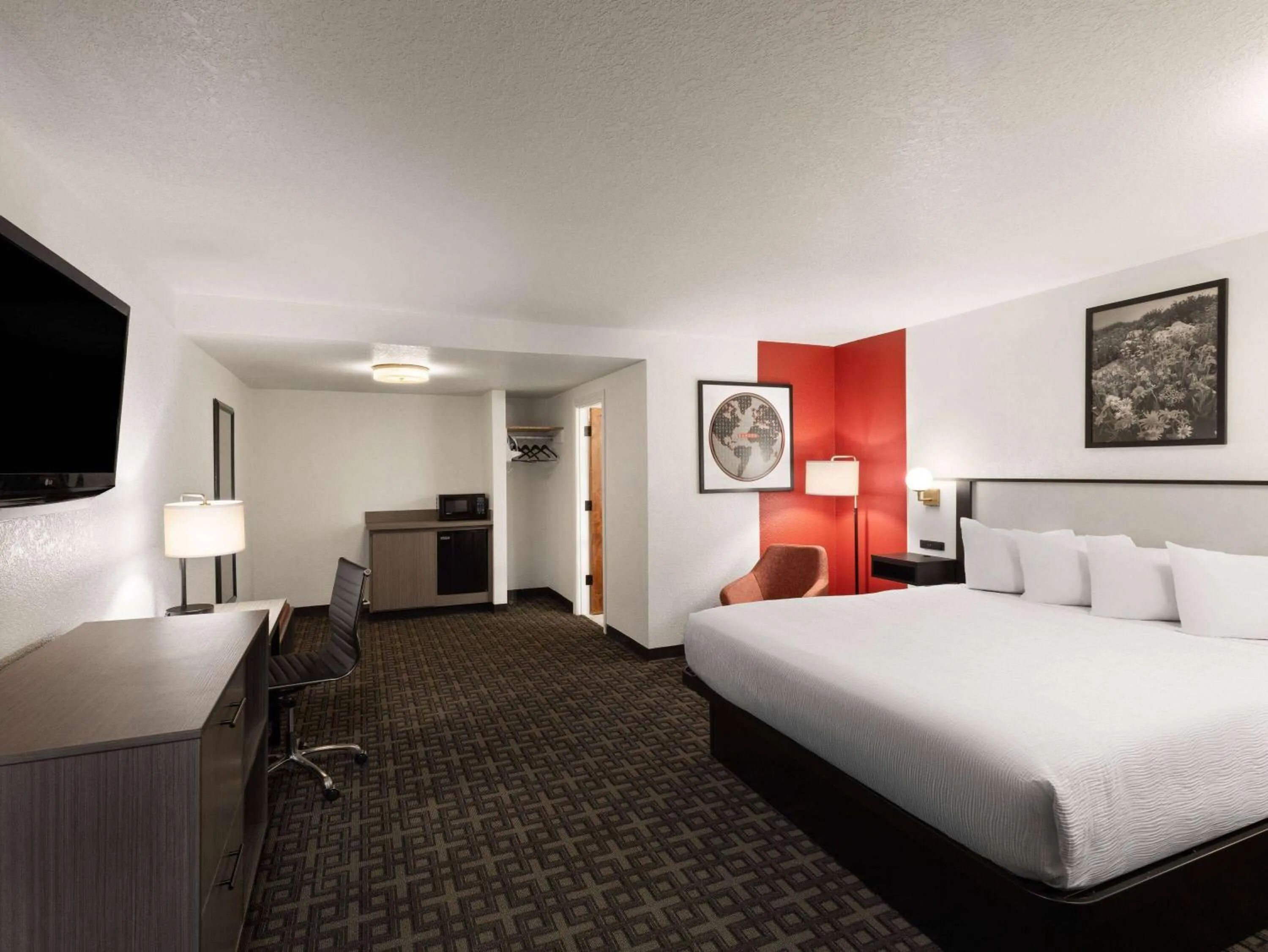 Photo of the whole room, Bed in Ramada by Wyndham Elko Hotel at Stockmen's Casino