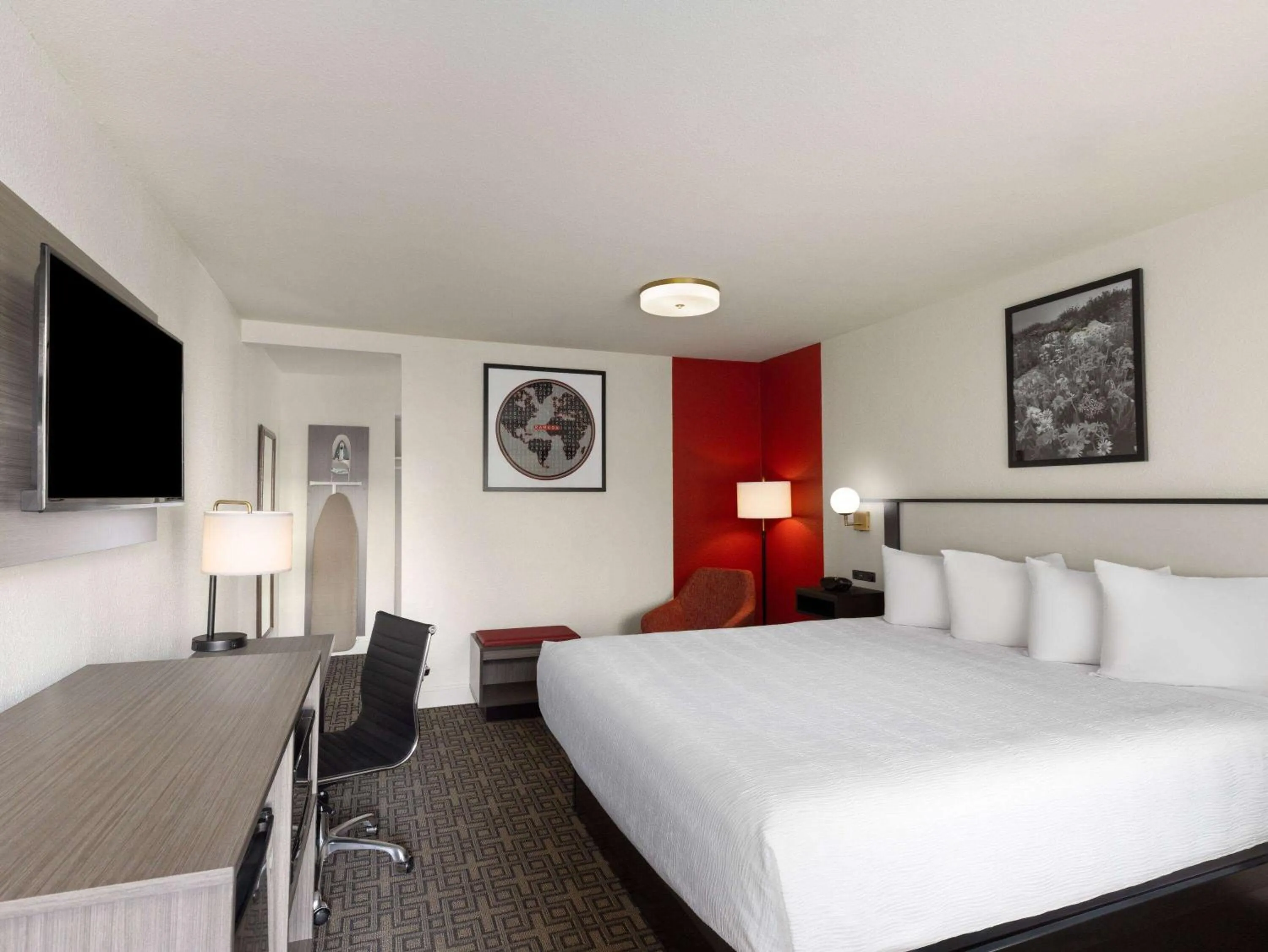 Photo of the whole room, Bed in Ramada by Wyndham Elko Hotel at Stockmen's Casino