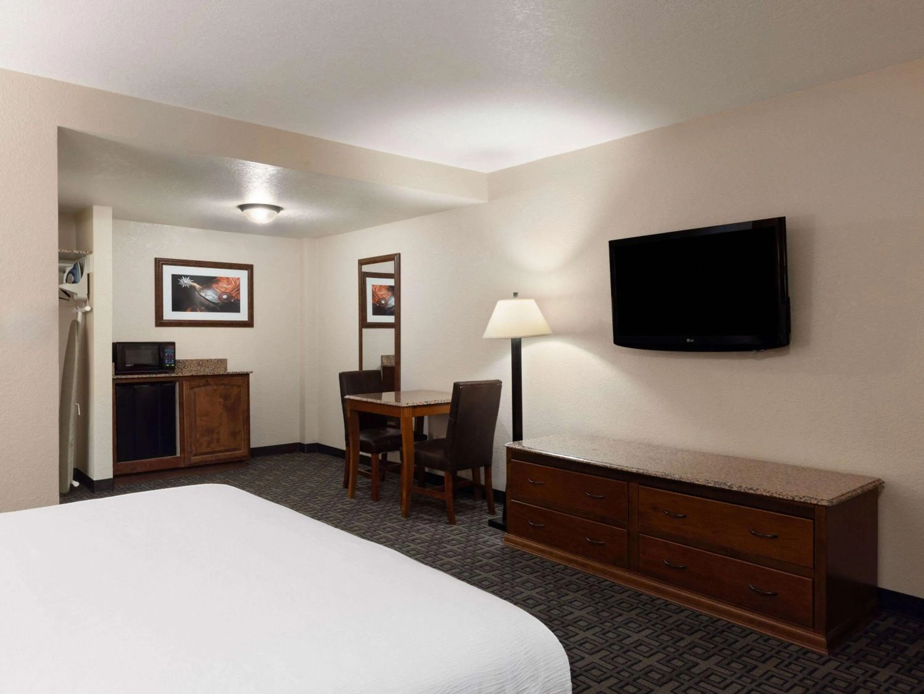 Photo of the whole room, Bed in Ramada by Wyndham Elko Hotel at Stockmen's Casino