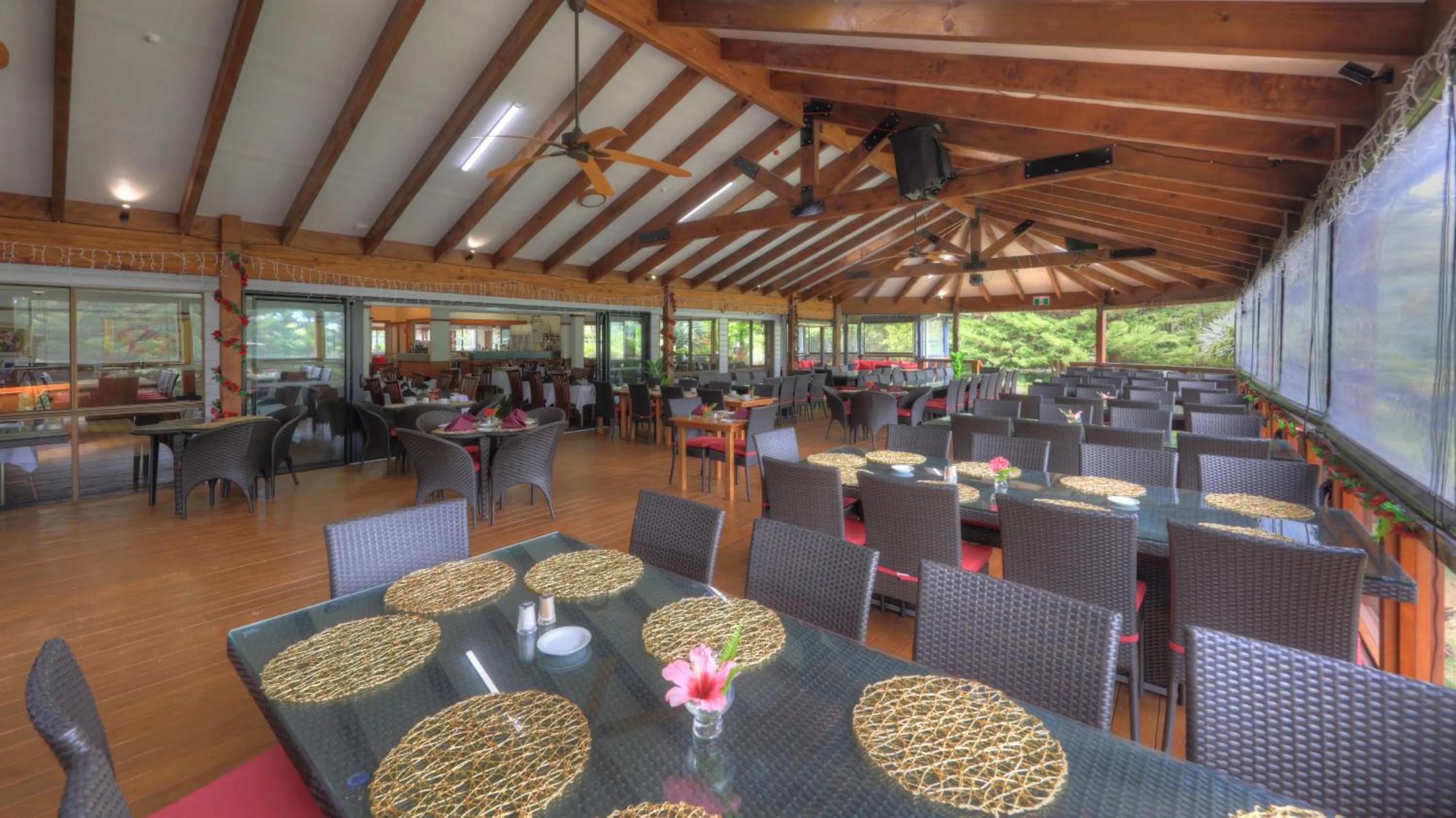 Restaurant/places to eat in Paradise Hotel & Resort