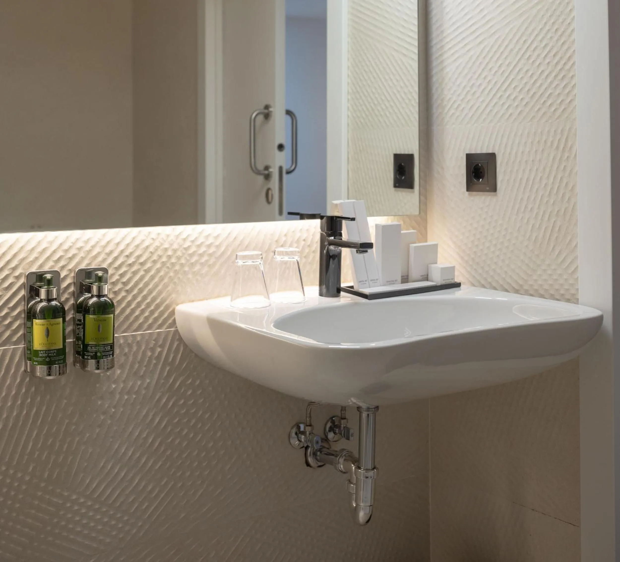 Toilet in Hotel Tayko Bilbao